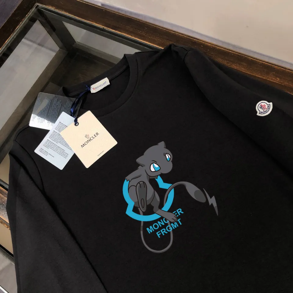 P180, a non-off-the-shelf model, you can trust it. Moncler printed long-sleeved T-shirt, 240g breathable cotton fabric, very soft and comfortable texture, does not shrink, does not deform, does not ball), can be worn alone as a base layer. Original customized accessories, collar label, care mark, hangtag, packaging (perfect details) Color: White Black Size: XS S M L