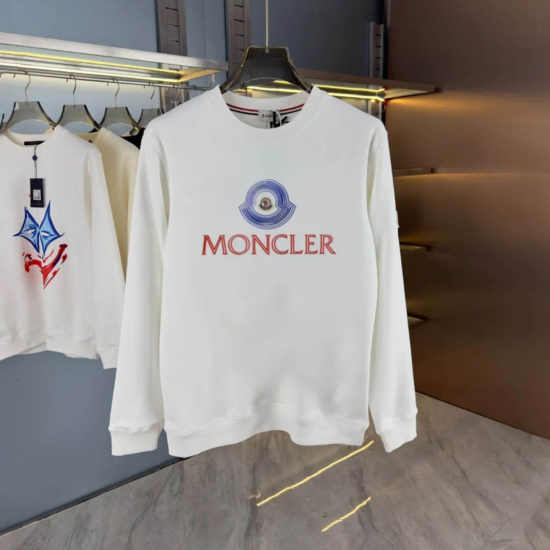 P210 High-version sweatshirt) [Long-term stock] 〖𝐌𝐎𝐍𝐂𝐋𝐄𝐑~Mask〗 Made of 440g heavy-weight fabric. It is different from the market currency. It can be matched with any variety and is properly handsome. 😎The whole dress is made of double waistcoats. The double waistcoats make the whole dress more three-dimensional. Not ordinary factories can do such fine work. 2025 Spring runway version of the T stage, on sale at the counter, round neck terry sweatshirt, high-end double-strand pure cotton, custom-made stretch ribs, dyed in the same vat, complete with three standards, matched with exquisite embroidered LOGO on the chest, simple and advanced, same style for men and women. Color: black, apricot, white, size: S M L XL 2XL