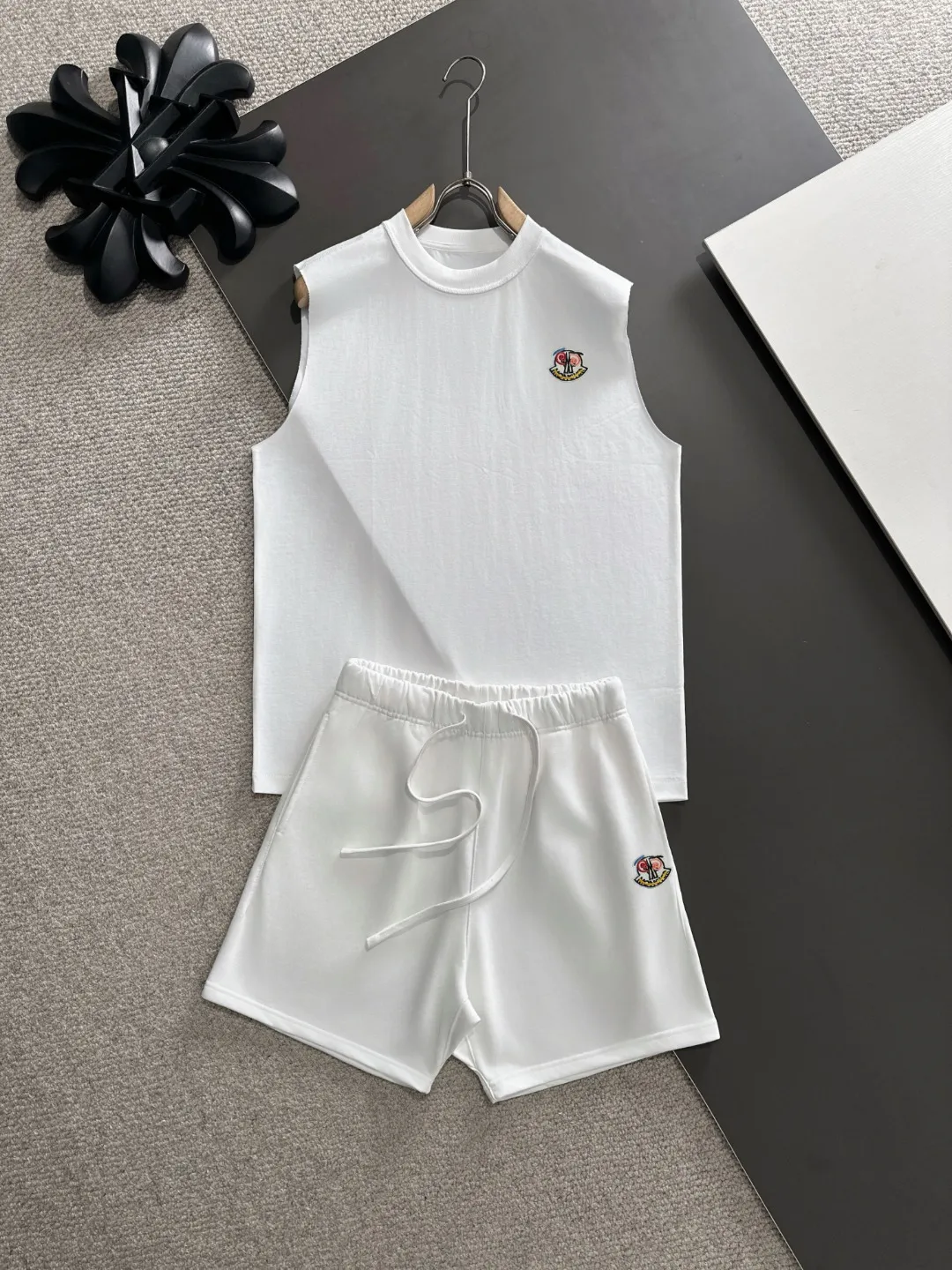 Next day shipping P460 MONCLER/Mongolian high quality 2025 spring and summer new casual heavy industry suit exclusively developed by yb! High quality production! Imported custom-made fabrics for foreign orders, with high breathability and comfort, impeccable details, brand element design concept, delicate and soft feel! It presents a casual cut and the upper body shape is great! On sale simultaneously on the official website! From a high-end men's positioning brand, the low-key luxury taste is irresistible! Exquisite workmanship and impeccable quality! The overall style is simple, fashionable and timeless, fully meeting the requirements of stylish and tasteful dressing! Size: S-XXL