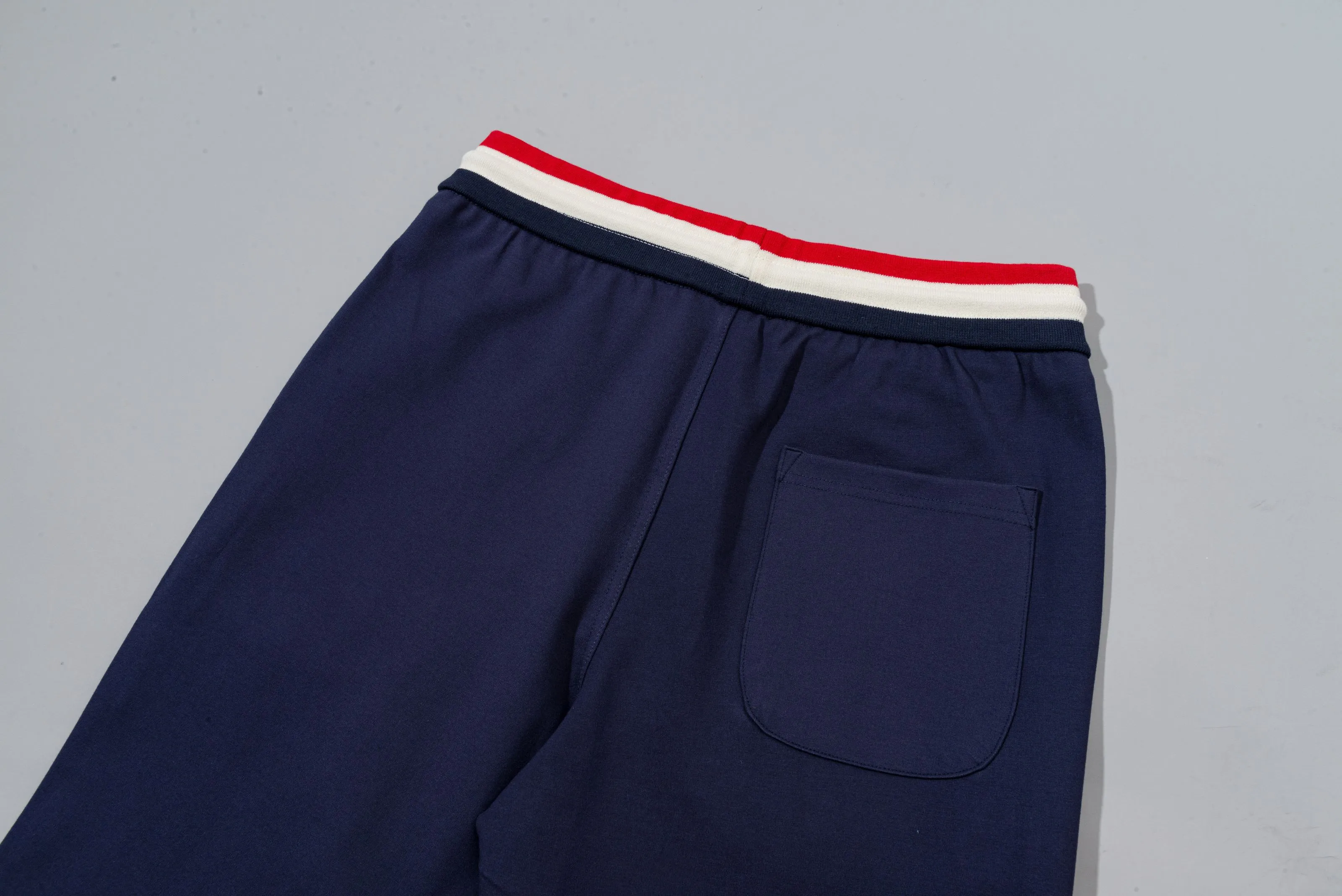 P230 MONCLER/muzzle Custom fabric suit casual sweatpants Simple arm brand LOGO small badge threaded trousers technology Official synchronization High version High quality Fashion personality Versatile trend Pure original quality Original fabric Hang tag Collar label Washed wheat Complete three standards Color: blue. Gray. Size: S-2XL