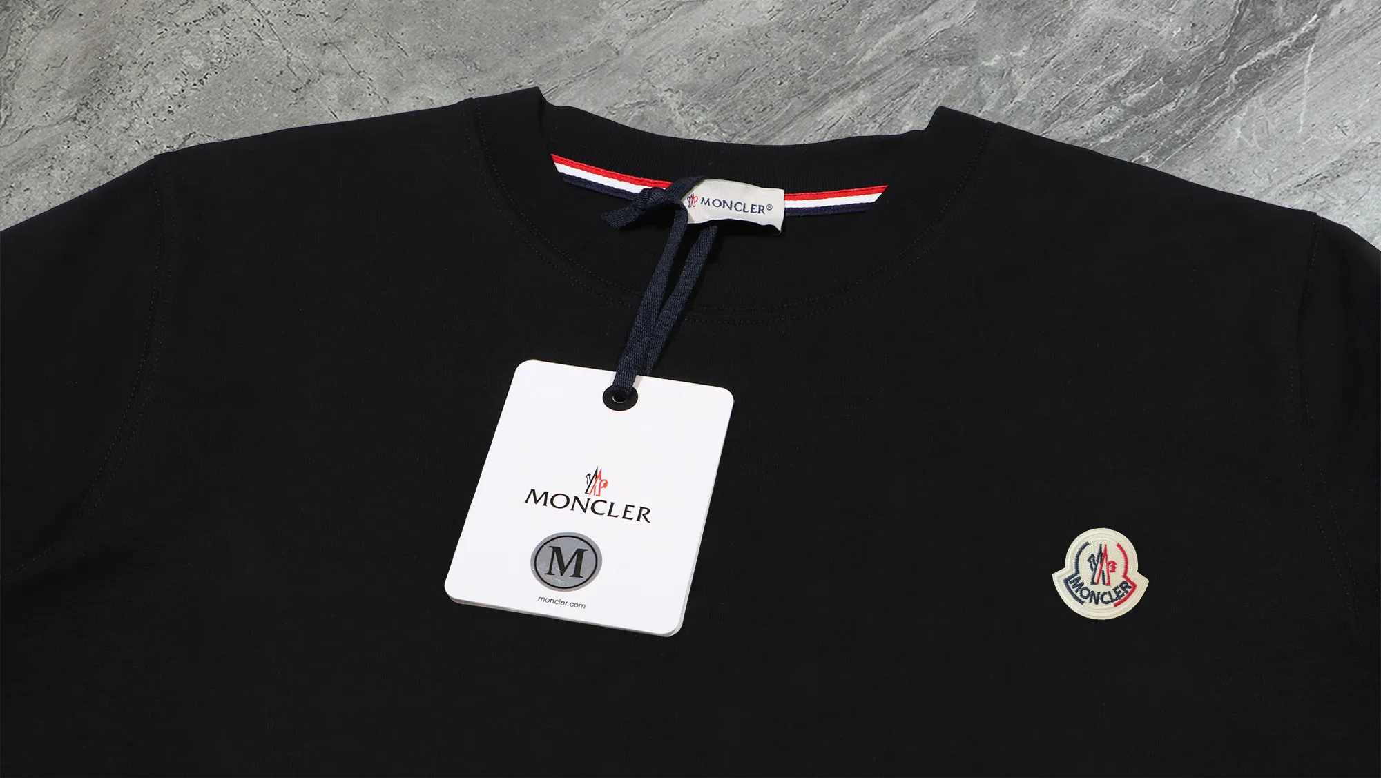 P210 High-version sweatshirt) [Long-term stock] 〖𝐌𝐎𝐍𝐂𝐋𝐄𝐑~Mask〗 Made of 440g heavy-weight fabric. It is different from the market currency. It can be matched with any variety and is properly handsome. 😎The whole dress is made of double waistcoats. The double waistcoats make the whole dress more three-dimensional. Not ordinary factories can do such fine work. 2025 Spring catwalk version of the T stage, on sale at the counter, exquisitely printed round neck terry sweatshirt, high-end double-ply cotton, custom-made stretch ribs, dyed in the same vat, complete with three standards, matched with digital printing patterns and very breathable, same style for men and women, color: black, white, apricot, size: S M L XL 2XL