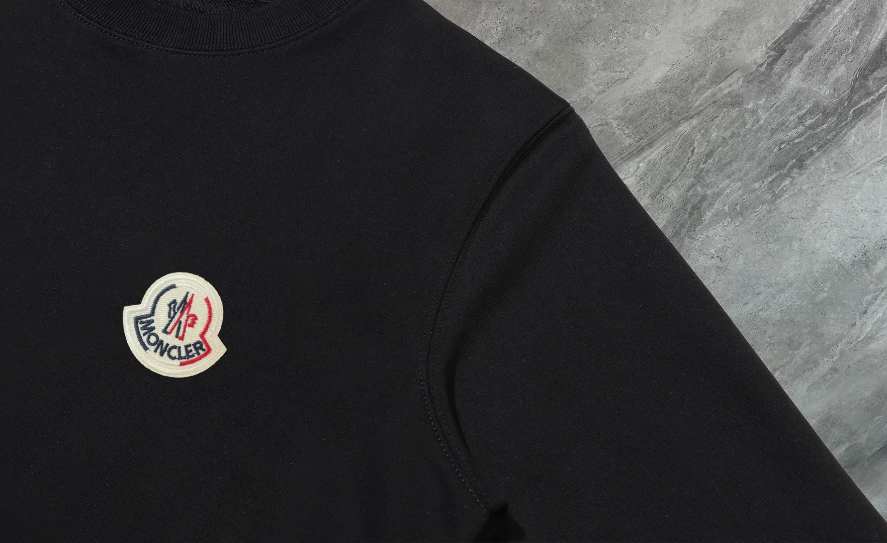 P210 High-version sweatshirt) [Long-term stock] 〖𝐌𝐎𝐍𝐂𝐋𝐄𝐑~Mask〗 Made of 440g heavy-weight fabric. It is different from the market currency. It can be matched with any variety and is properly handsome. 😎The whole dress is made of double waistcoats. The double waistcoats make the whole dress more three-dimensional. Not ordinary factories can do such fine work. 2025 Spring catwalk version of the T stage, on sale at the counter, exquisitely printed round neck terry sweatshirt, high-end double-ply cotton, custom-made stretch ribs, dyed in the same vat, complete with three standards, matched with digital printing patterns and very breathable, same style for men and women, color: black, white, apricot, size: S M L XL 2XL