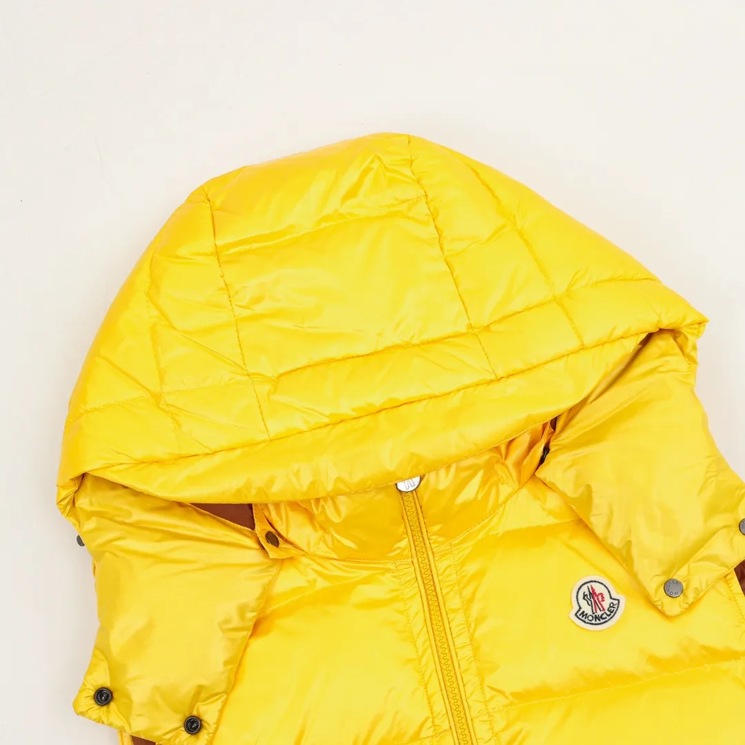 P560 Moncler maya/mask hooded logo down vest Size: 1-5