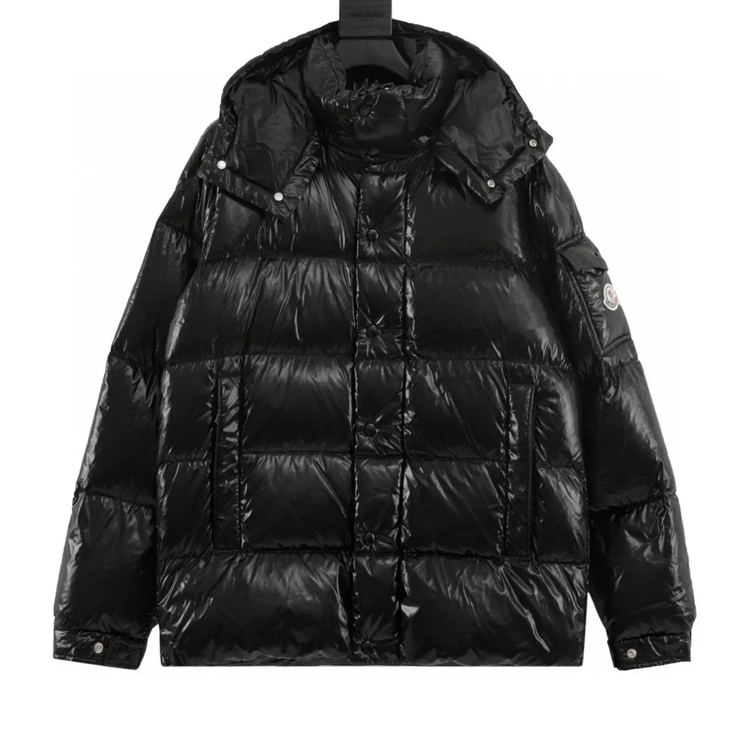 P780 Moncler/Moncler 70th Anniversary Limited Edition Short Down Jacket (filled with 90% large white duck down) Non-commercial version, undoubtedly the top version, ceiling level 𝗠𝗼𝗻𝗰1𝗲𝗿｜Moncler Maya 70th Anniversary Limited Edition/Short Down Jacket Description: 𝗠𝗼𝗻𝗰𝗲𝗿 Maya down jacket is specially reinterpreted to celebrate the 70th anniversary of 𝗠𝗼𝗻𝗰𝗲𝗿, with new colors reviving the iconic silhouette. A classic example of the brand's DNA, it's made from shiny lacquered nylon and embellished with signature rectangular quilting. A classic cropped design that transcends seasons and styles, it features a statement silhouette, removable hood and adjustable hem. The sleeves are decorated with the brand's signature classic patch pockets and a patchwork logo designed to celebrate the 70th anniversary.  Top quality, filled with 90% standard large white duck down, high-end quality one-to-one customized hardware, specific fabrics, specific black lacquered fabrics!  Style number: A92# Color: black white gray green Size: 1-5
