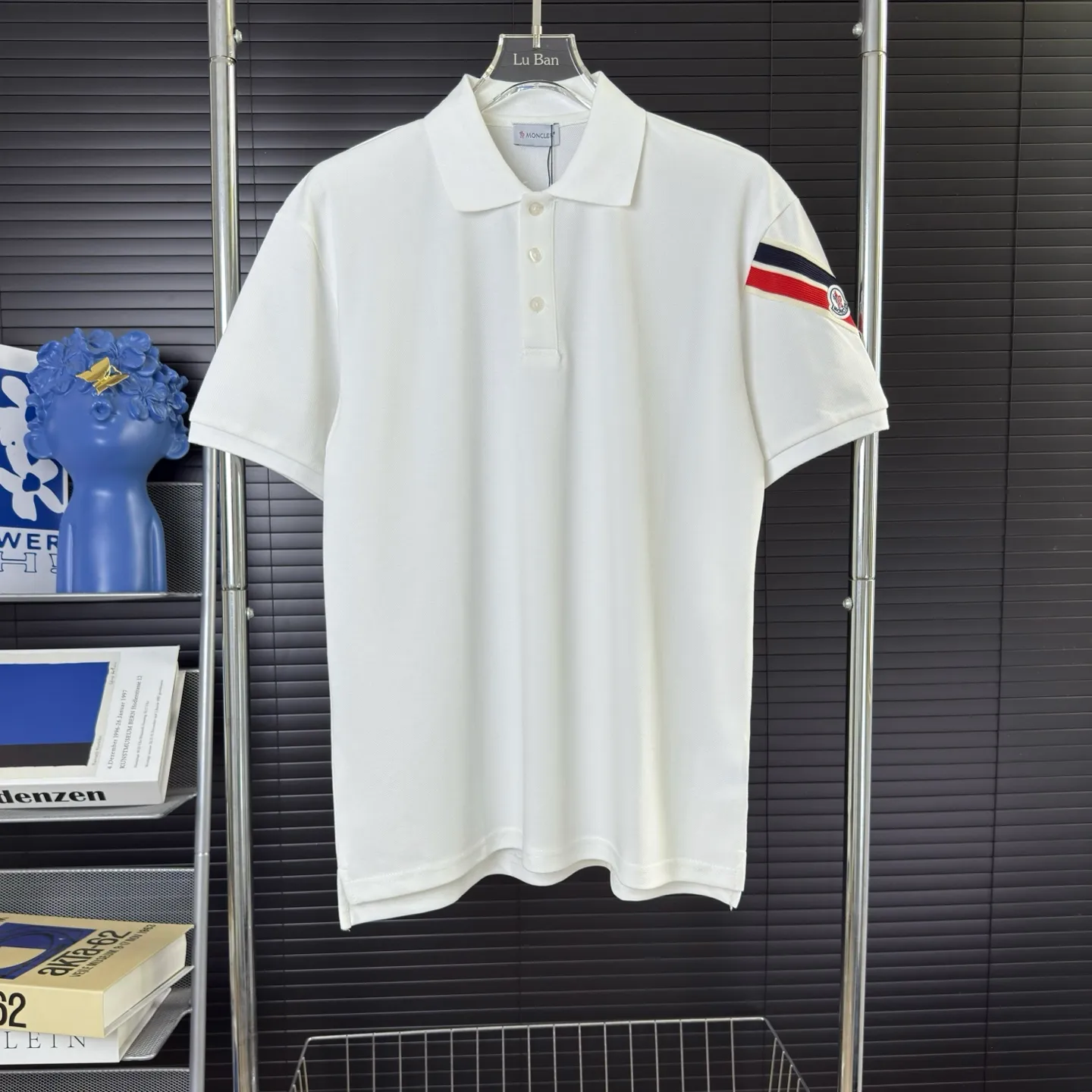 P190 A134 (Long-term replenishment, next day arrival) MONCLER muzzle, hand sleeves webbing badge stitching 2025 new style, custom small letter logo, casual polo shirt short sleeves · Original fabric · High version · High quality contrast-dyed fabric, round neck vertical version, full set of accessories, using autumn pearl pique fabric, original hardware accessories, original factory original label, carefully designed, original custom details restored, rib knitted striped collar.  Complete three standards, non-market ordinary version, free to compare, absolute quality guaranteed, full set of Sydney paper packaging, color: black, white, size: S~XXL
