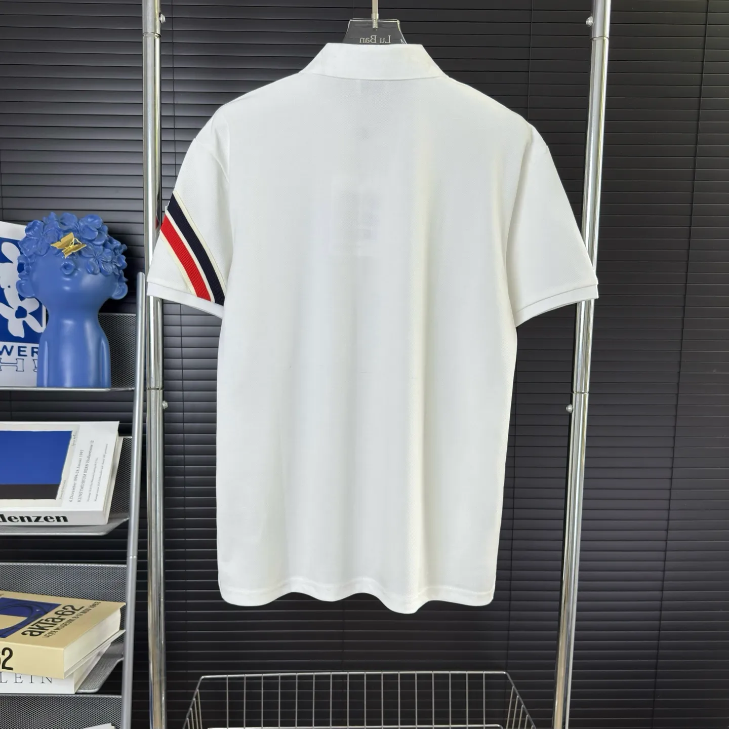 P190 A134 (Long-term replenishment, next day arrival) MONCLER muzzle, hand sleeves webbing badge stitching 2025 new style, custom small letter logo, casual polo shirt short sleeves · Original fabric · High version · High quality contrast-dyed fabric, round neck vertical version, full set of accessories, using autumn pearl pique fabric, original hardware accessories, original factory original label, carefully designed, original custom details restored, rib knitted striped collar.  Complete three standards, non-market ordinary version, free to compare, absolute quality guaranteed, full set of Sydney paper packaging, color: black, white, size: S~XXL