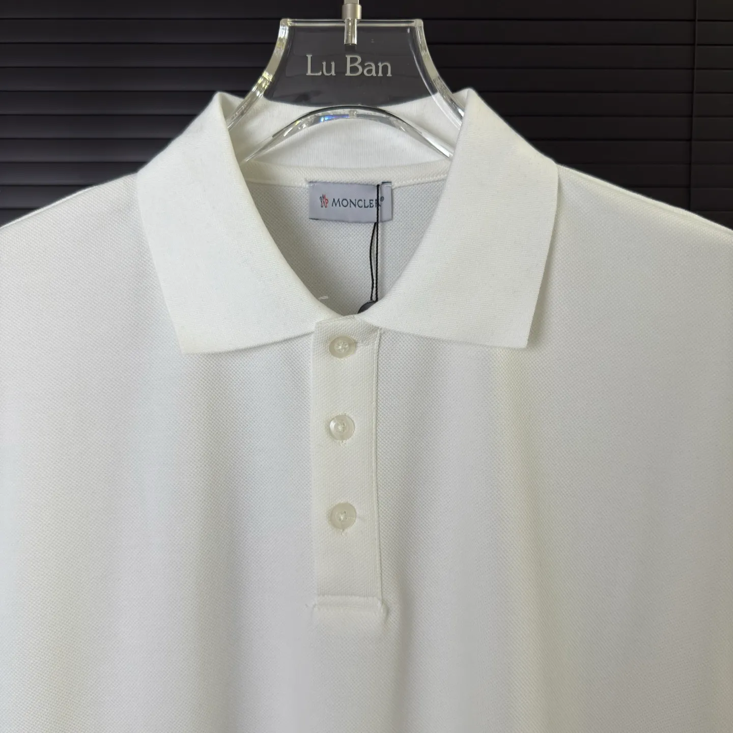 P190 A134 (Long-term replenishment, next day arrival) MONCLER muzzle, hand sleeves webbing badge stitching 2025 new style, custom small letter logo, casual polo shirt short sleeves · Original fabric · High version · High quality contrast-dyed fabric, round neck vertical version, full set of accessories, using autumn pearl pique fabric, original hardware accessories, original factory original label, carefully designed, original custom details restored, rib knitted striped collar.  Complete three standards, non-market ordinary version, free to compare, absolute quality guaranteed, full set of Sydney paper packaging, color: black, white, size: S~XXL