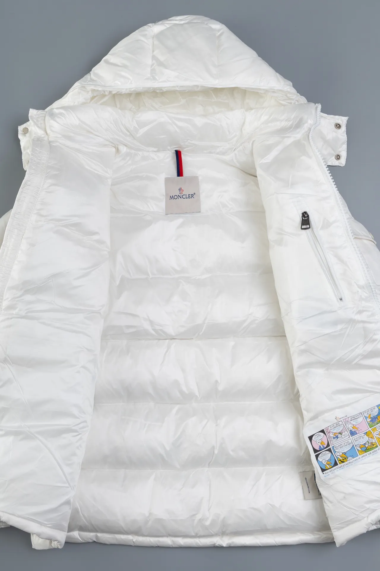 P670 The strongest down version MONCLER/Moncler #maya Maya Eason Chan's same style down jacket description: Influenced by the iconic outerwear of the 1980s, the Maya jacket re-examines the shapes in the moncler archives with modern style and cutting-edge elements. This is the brand's professional achievement in ski equipment. Both in terms of sport and style, this high-performance and positive-spirited jacket has all the elements that a competitive man needs to claim the title. Material process analysis: 1 Original NFC inductive anti-counterfeiting chip ② National standard 90% pure white goose down, lin exclusively uses top-grade down in the market, never fake goose down and a series of misunderstandings 3 Fabric: 100% nylon; Lining: 100% nylon, one of the best on the market, everything is customized according to the original version. The electroplated hardware produced by the original processing factory is all customized by the original factory, and is not a replica of various types on the market. ⑤Produced by a Mani factory, it has always been unambiguous in terms of quality. Everyone knows that the workers' craftsmanship, QA and QC quality inspection are not comparable to those of small factories in the market. Size: 1/2/3/4/5