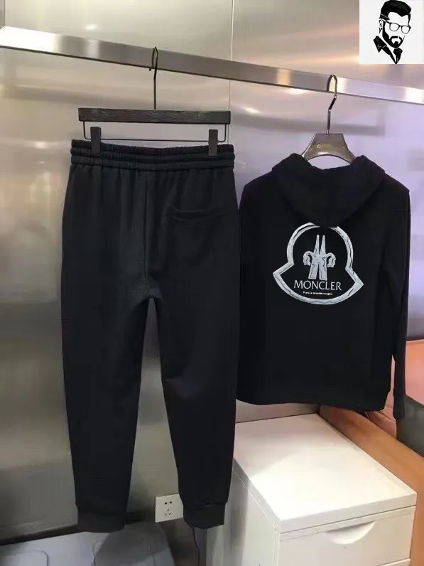 P400 [MONCLER] (Gospel for Fatty) hot-selling suit is coming. Focus on the original version of the official website. 2025 new hot-selling cardigan and sweatshirt suit. The original order is the best product🇭🇰. It is the meticulous work of top designers. It has a fitting and perfect upper body effect. All-natural high-quality Roman cotton 100%, close-fitting comfort, noble and elegant! Original hardware embodies elegance and nobility! Counter size: M-5XL (maximum wear up to 220 pounds)