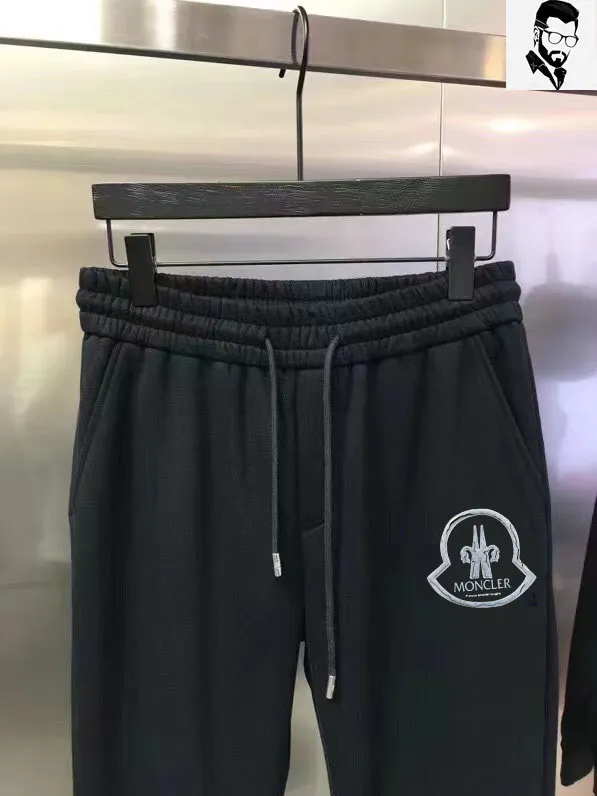 P400 [MONCLER] (Gospel for Fatty) hot-selling suit is coming. Focus on the original version of the official website. 2025 new hot-selling cardigan and sweatshirt suit. The original order is the best product🇭🇰. It is the meticulous work of top designers. It has a fitting and perfect upper body effect. All-natural high-quality Roman cotton 100%, close-fitting comfort, noble and elegant! Original hardware embodies elegance and nobility! Counter size: M-5XL (maximum wear up to 220 pounds)