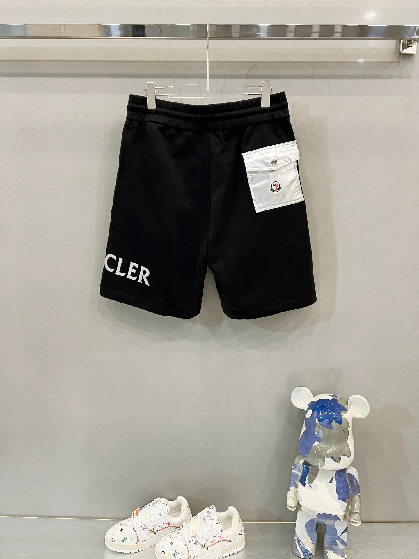 P190 MONCLER/muzzle pure cotton terry tripe fabric shorts, silicone letter LOGO, nylon pocket design process logo, official synchronization, high version, high quality, fashionable personality, versatile trend, pure original quality, original fabric, tag, collar label, washed wheat, complete three standards, color: black, gray. Size: S-XL
