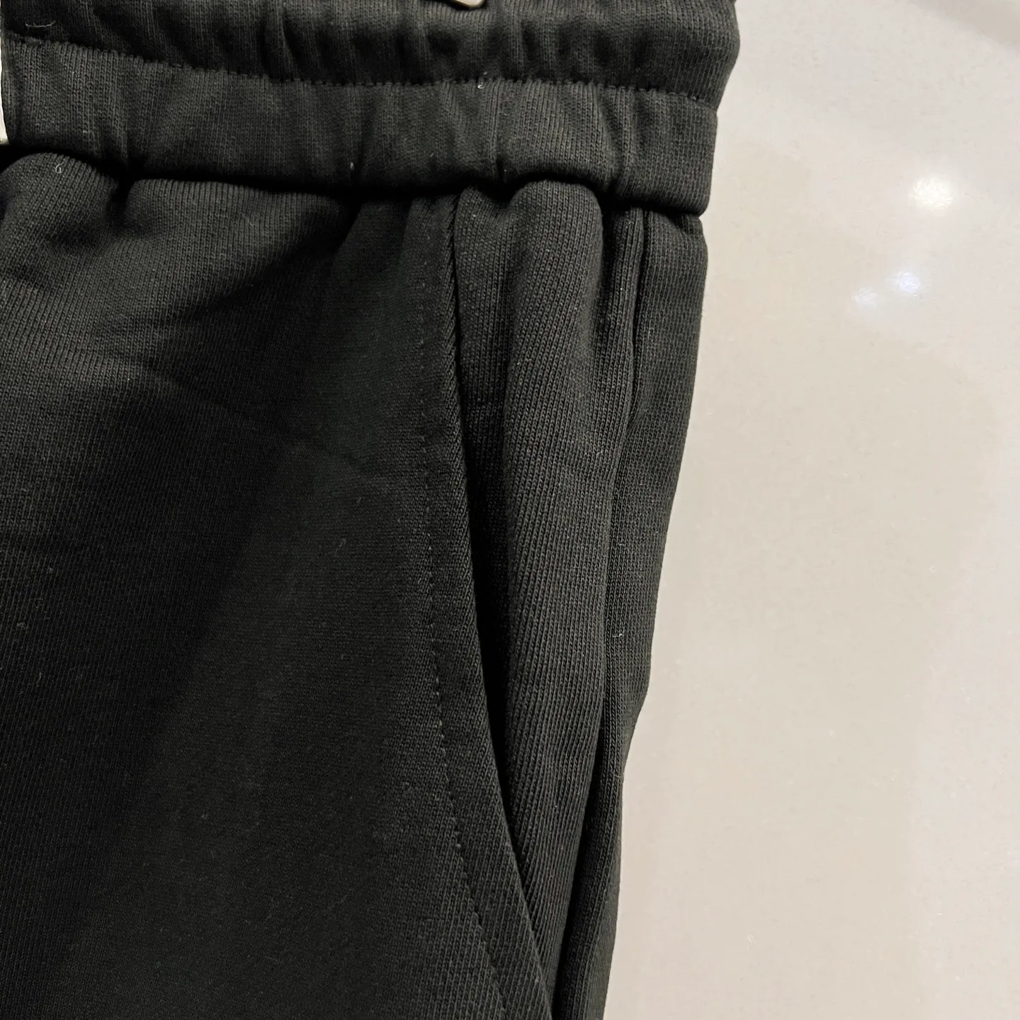 P190 MONCLER/muzzle pure cotton terry tripe fabric shorts, silicone letter LOGO, nylon pocket design process logo, official synchronization, high version, high quality, fashionable personality, versatile trend, pure original quality, original fabric, tag, collar label, washed wheat, complete three standards, color: black, gray. Size: S-XL