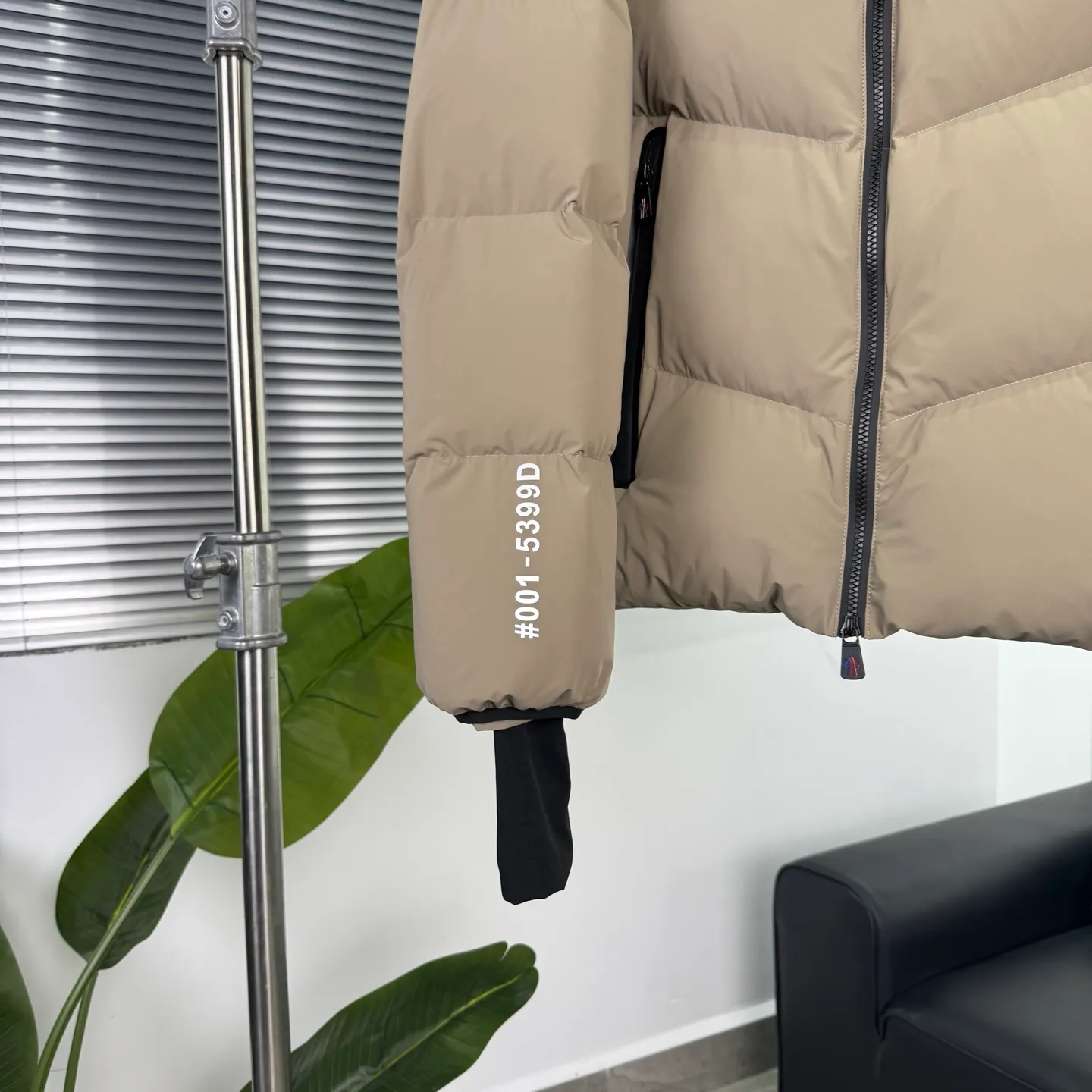P1080 𝑴𝒐𝒏𝒄𝒍𝒆𝒓 / Grenoble Arcesaz Hooded Comfortable Zipper Closure Loose Long Sleeve Down Jacket / Men's Size: 1 2 3 4 5 Product Color: Black Light Brown