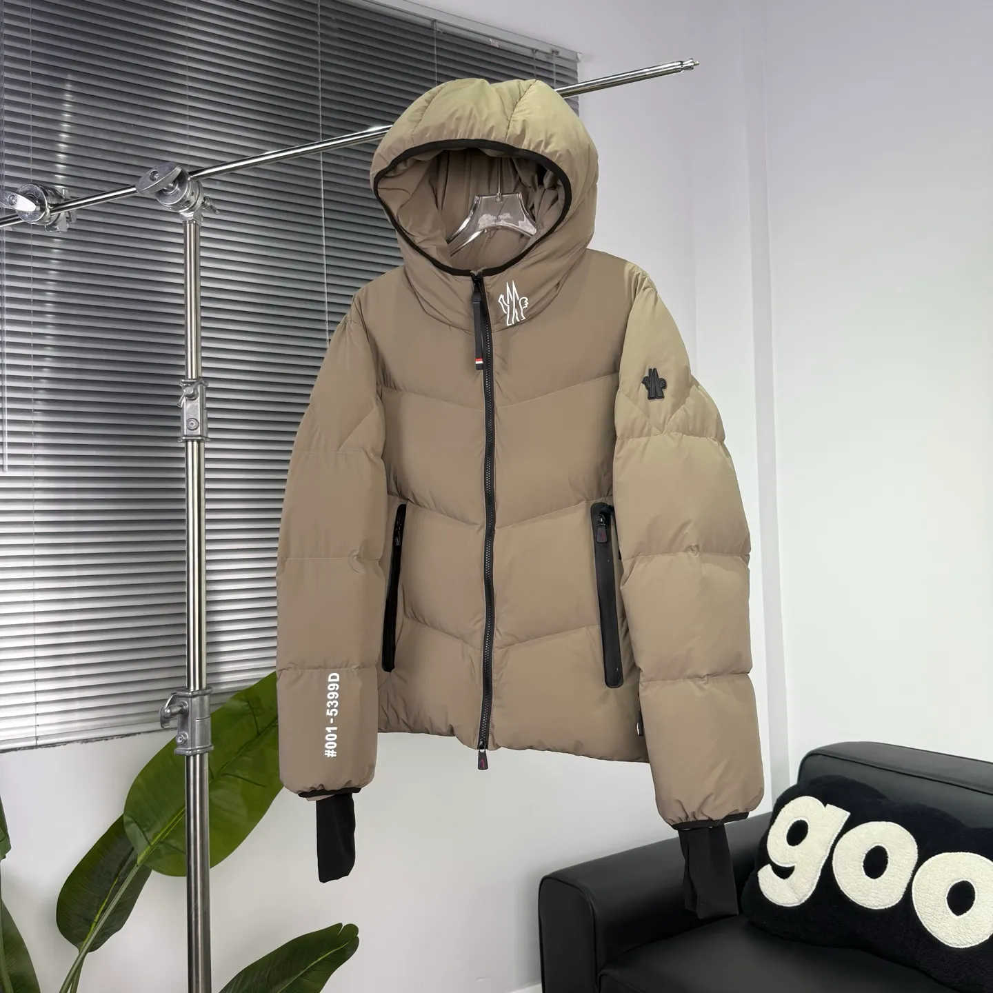 P1080 𝑴𝒐𝒏𝒄𝒍𝒆𝒓 / Grenoble Arcesaz Hooded Comfortable Zipper Closure Loose Long Sleeve Down Jacket / Men's Size: 1 2 3 4 5 Product Color: Black Light Brown