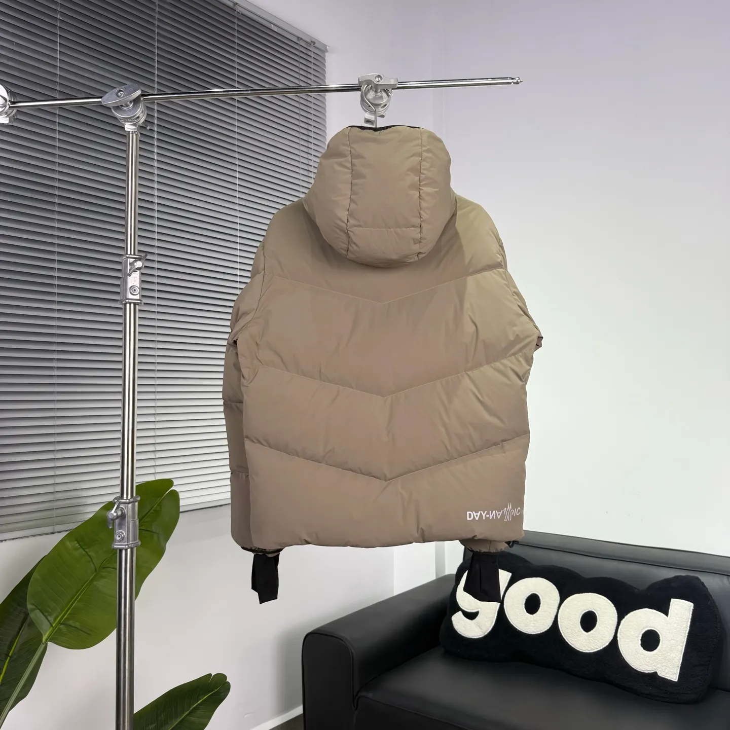 P1080 𝑴𝒐𝒏𝒄𝒍𝒆𝒓 / Grenoble Arcesaz Hooded Comfortable Zipper Closure Loose Long Sleeve Down Jacket / Men's Size: 1 2 3 4 5 Product Color: Black Light Brown