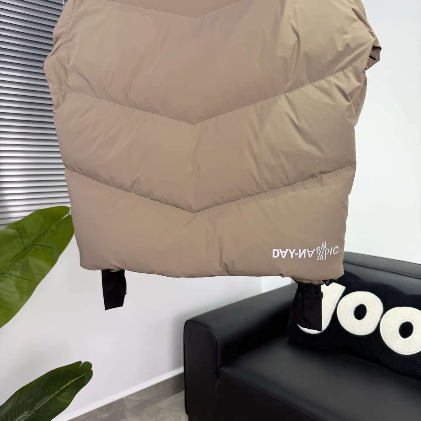 P1080 𝑴𝒐𝒏𝒄𝒍𝒆𝒓 / Grenoble Arcesaz Hooded Comfortable Zipper Closure Loose Long Sleeve Down Jacket / Men's Size: 1 2 3 4 5 Product Color: Black Light Brown