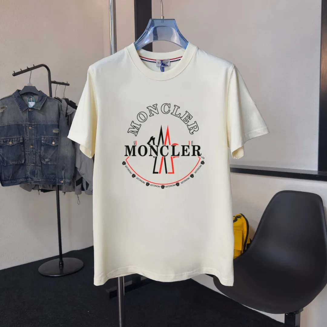 P140 Upgraded version "Mobile phone smart sensor ~ NFC chip armband ~ Direct access to the official website for anti-counterfeiting" "Moncler ~ Mouth Mouth" 2025 new high-quality round neck short-sleeved T-shirt. The cuffs have imported embroidered labels. Customized dyeing, very comfortable to touch. Super versatile and good-looking short-sleeved. Complete with three labels. Non-market ordinary version. Feel free to compare. Quality is absolutely guaranteed! ‼ First of all, this original fabric is all custom-woven with 32-count double yarn fabric, 250G, and the weight is the same‼ Fine workmanship, double waistcoat method, double waistcoat method, double waistcoat method makes the whole dress more three-dimensional, which is not a craft that ordinary T-shirts can achieve🤪 Size: S-M-L-XL-2XL Color: black, white, apricot, same style for men and women