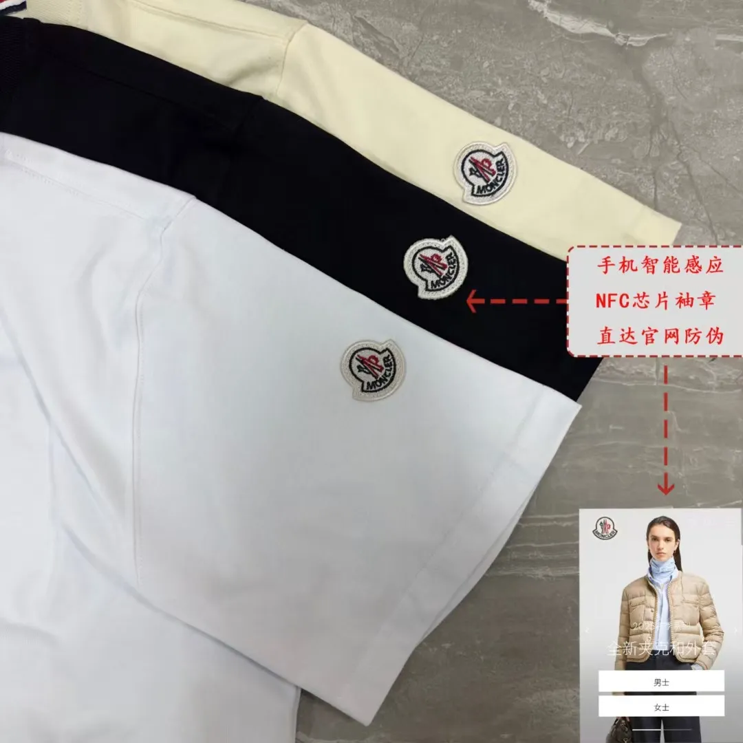 P140 Upgraded version "Mobile phone smart sensor ~ NFC chip armband ~ Direct access to the official website for anti-counterfeiting" "Moncler ~ Mouth Mouth" 2025 new high-quality round neck short-sleeved T-shirt. The cuffs have imported embroidered labels. Customized dyeing, very comfortable to touch. Super versatile and good-looking short-sleeved. Complete with three labels. Non-market ordinary version. Feel free to compare. Quality is absolutely guaranteed! ‼ First of all, this original fabric is all custom-woven with 32-count double yarn fabric, 250G, and the weight is the same‼ Fine workmanship, double waistcoat method, double waistcoat method, double waistcoat method makes the whole dress more three-dimensional, which is not a craft that ordinary T-shirts can achieve🤪 Size: S-M-L-XL-2XL Color: black, white, apricot, same style for men and women