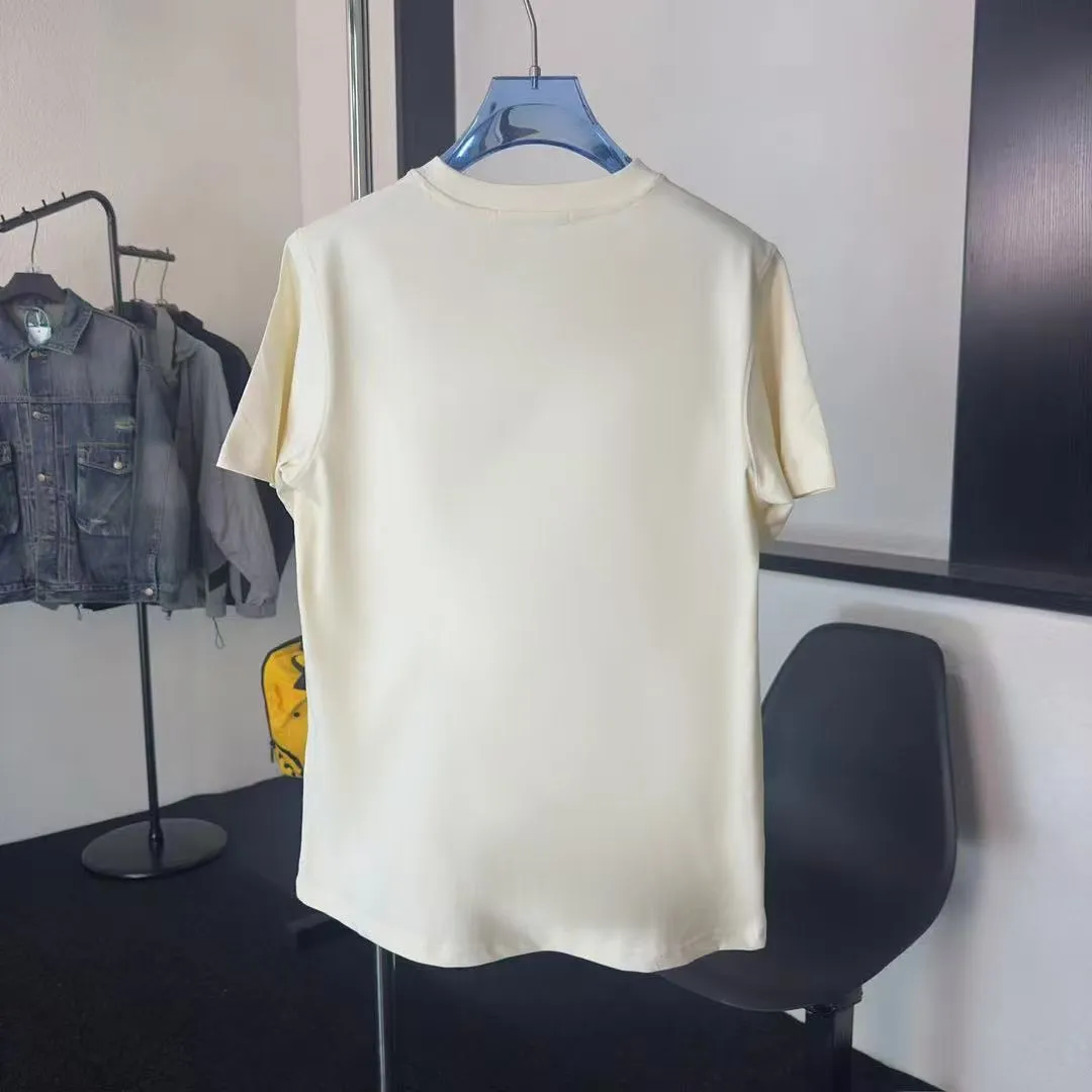P140 Upgraded version "Mobile phone smart sensor ~ NFC chip armband ~ Direct access to the official website for anti-counterfeiting" "Moncler ~ Mouth Mouth" 2025 new high-quality round neck short-sleeved T-shirt. The cuffs have imported embroidered labels. Customized dyeing, very comfortable to touch. Super versatile and good-looking short-sleeved. Complete with three labels. Non-market ordinary version. Feel free to compare. Quality is absolutely guaranteed! ‼ First of all, this original fabric is all custom-woven with 32-count double yarn fabric, 250G, and the weight is the same‼ Fine workmanship, double waistcoat method, double waistcoat method, double waistcoat method makes the whole dress more three-dimensional, which is not a craft that ordinary T-shirts can achieve🤪 Size: S-M-L-XL-2XL Color: black, white, apricot, same style for men and women