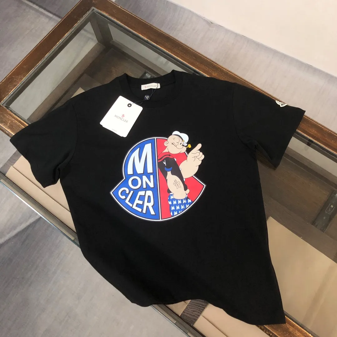 P150 MONCLER 24 The latest short-sleeved T-shirt for couples ~ Top-notch printed logo design ~ The fabric upper body is comfortable and breathable, not stiff, slim cut, made of high-end custom-made pure cotton fabric! The upper body is comfortable and stylish, and it can be worn alone as an inner layer. It is a must-have for fashionistas! ! ! Color: black, white, sapphire blue, gray Size: S M L XL (loose fit! Please state your height and weight when placing an order)