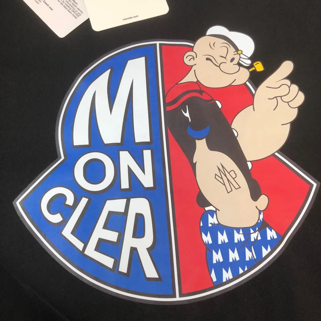 P150 MONCLER 24 The latest short-sleeved T-shirt for couples ~ Top-notch printed logo design ~ The fabric upper body is comfortable and breathable, not stiff, slim cut, made of high-end custom-made pure cotton fabric! The upper body is comfortable and stylish, and it can be worn alone as an inner layer. It is a must-have for fashionistas! ! ! Color: black, white, sapphire blue, gray Size: S M L XL (loose fit! Please state your height and weight when placing an order)