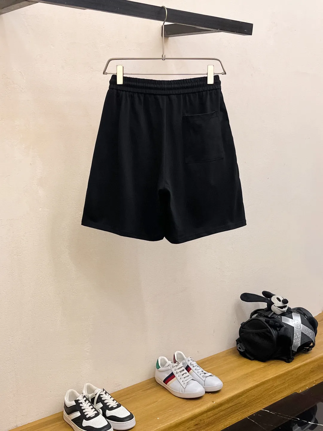 P560 Brand [MONCLER Mouth Covered] 2025 round neck short-sleeved shorts suit. The pure cotton fabric upper body will not be stuffy, the smooth and comfortable skin-friendly effect is more breathable, the fabric has its own texture, classic logo technology, a new interpretation from a unique angle, the first choice for fashion and versatility! Size: M-3XL (maximum wear: 190 pounds)