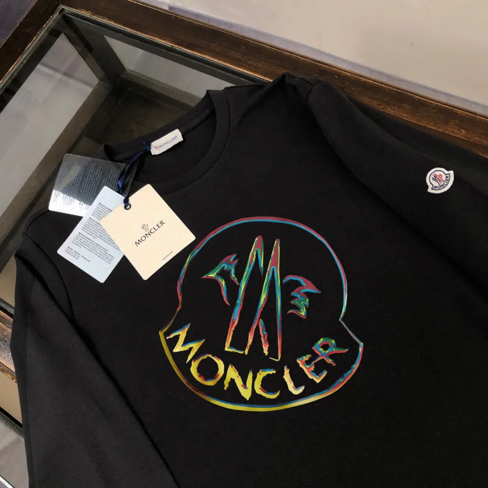 P180, a non-off-the-shelf model, you can trust it. Moncler printed long-sleeved T-shirt, 240g breathable cotton fabric, very soft and comfortable texture, does not shrink, does not deform, does not ball), can be worn alone as a base layer. Original customized accessories, collar label, care mark, hangtag, packaging (perfect details) Color: White Black Size: XS S M L