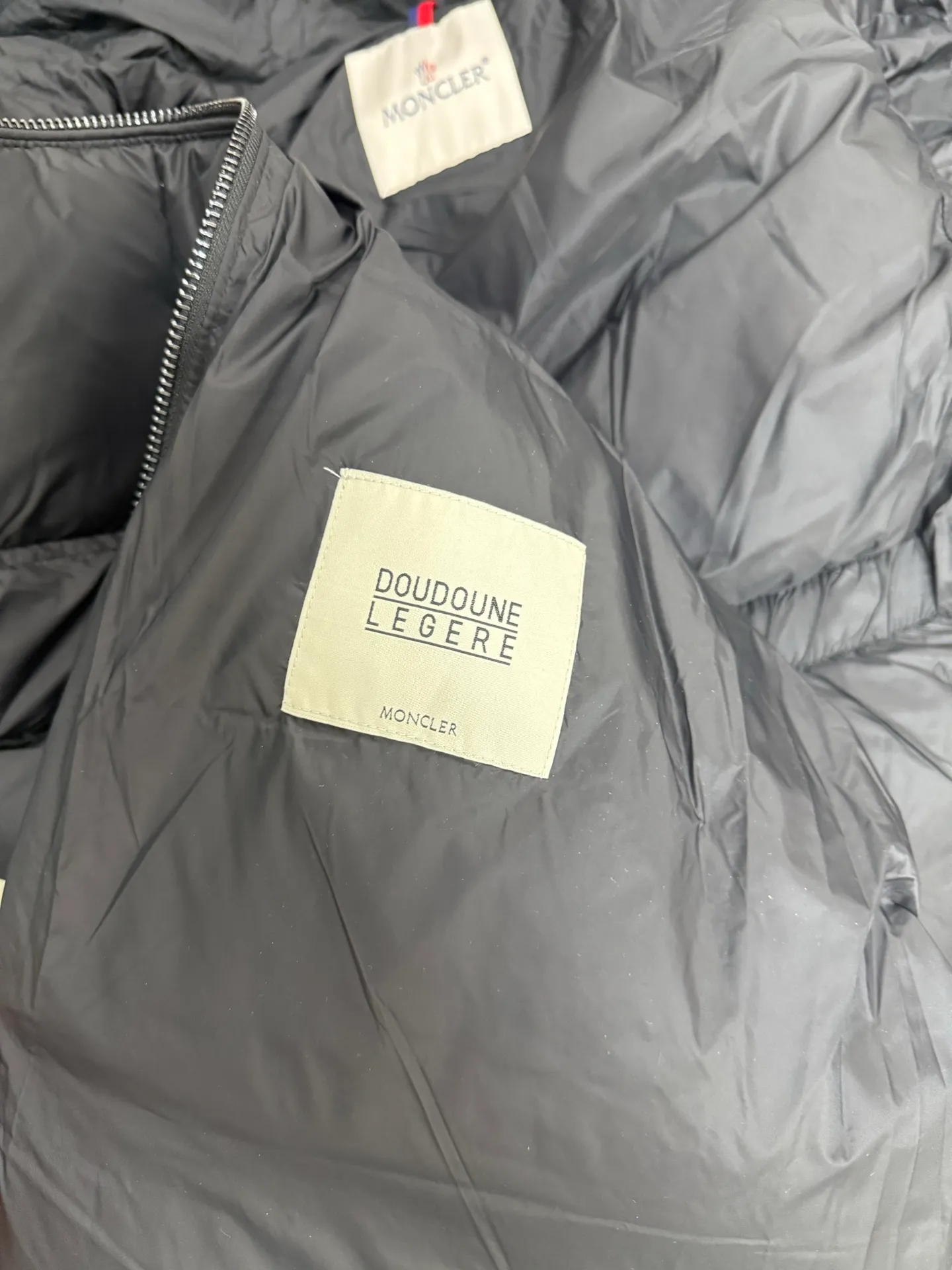 P1100 Moncler mid-length women's down jacket, oversized fox fur collar, elastic waistband at the back, plus color matching movable belt, soft and comfortable fabric, 90 velvet with good fill power, slim fit upper body, light and neat, warm and not bloated. Color: black white Size: 1234