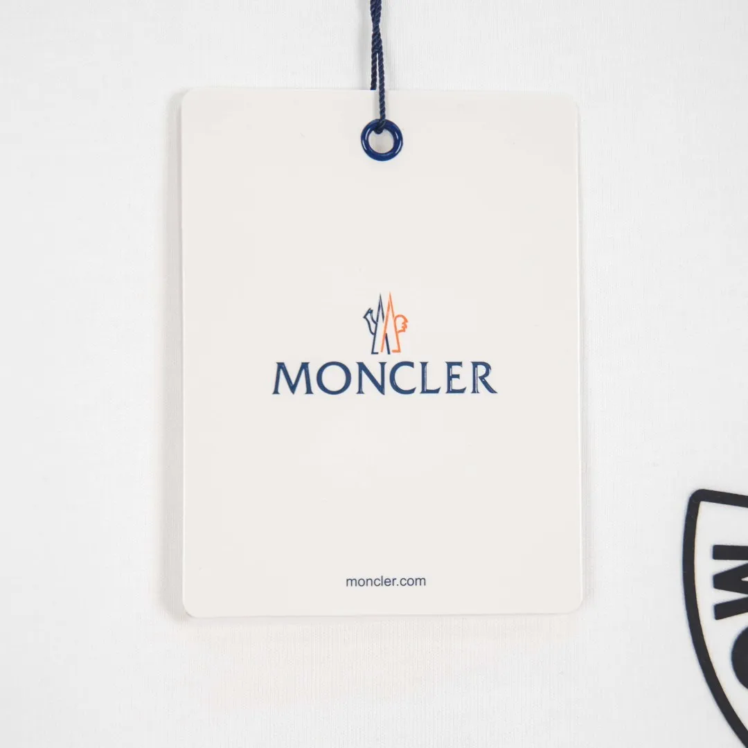 P190 💰 zp version [exclusive supply] MONCLER/muzzled 300g round neck short-sleeved T-shirt brand classic three-dimensional offset printing letter LOGO embossing process official synchronization high version high quality fashion personality versatile trend pure original quality original fabric hang tag collar label washed wheat three standards complete Color: Black. White. Size: S M L XL XXL Number: WS10016