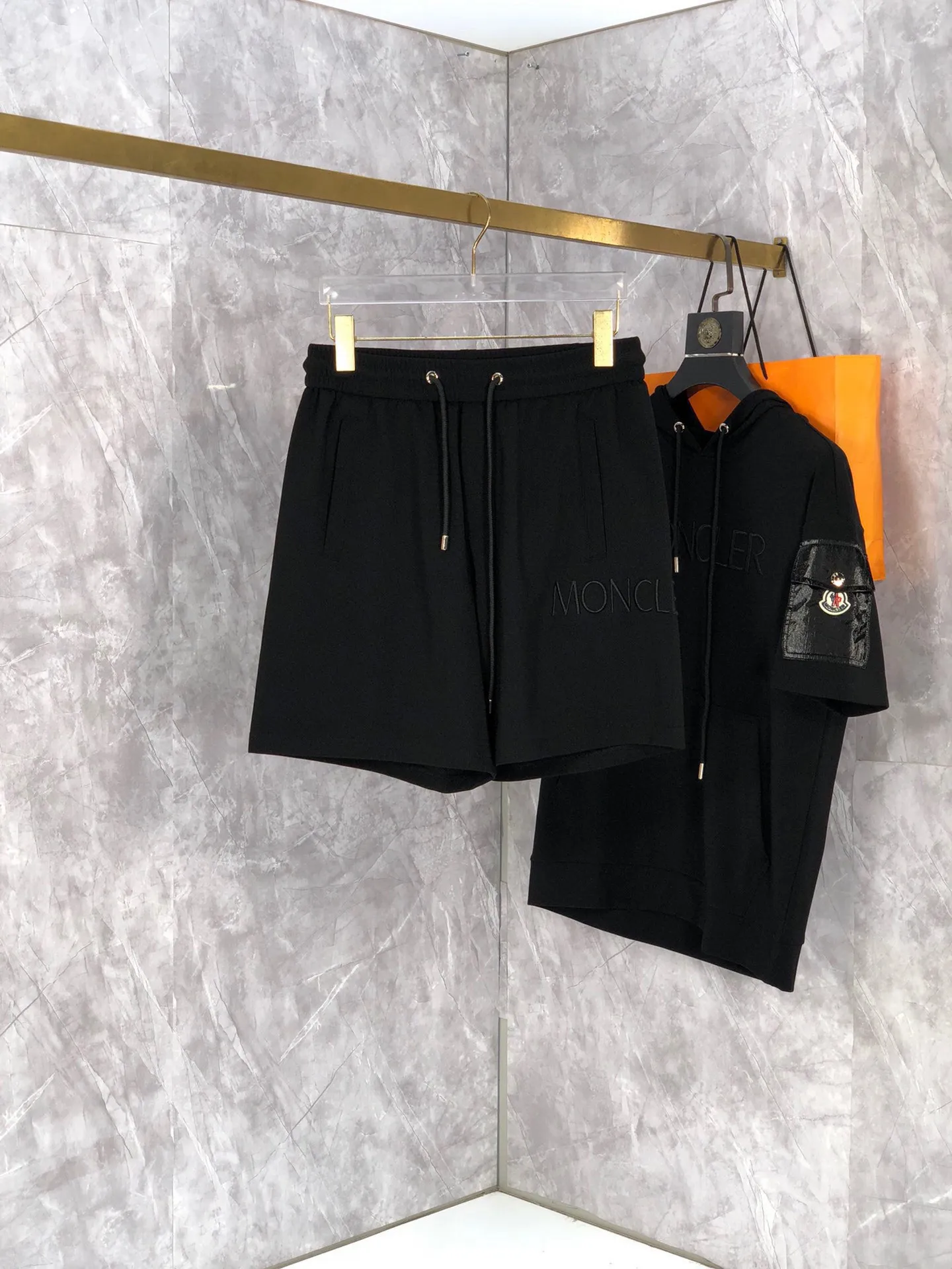 P570 Brand [MONCLER Mouth Covered] 2025 round neck short-sleeved shorts suit. The pure cotton fabric upper body will not be stuffy, the smooth and comfortable skin-friendly effect is more breathable, the fabric has its own texture, classic logo technology, a new interpretation from a unique angle, fashionable and versatile choice! Size: M-3XL (maximum wear: 190 pounds)