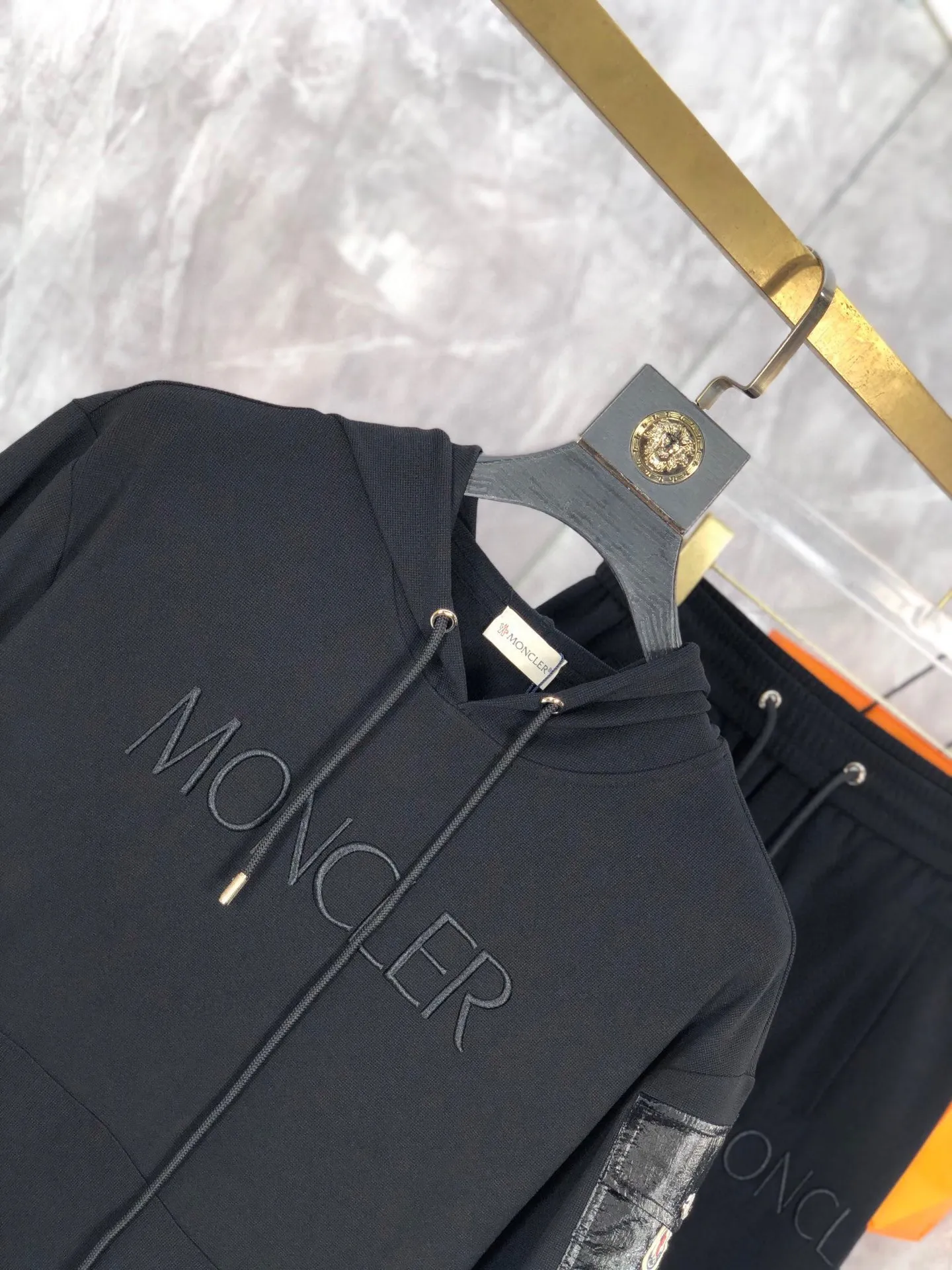 P570 Brand [MONCLER Mouth Covered] 2025 round neck short-sleeved shorts suit. The pure cotton fabric upper body will not be stuffy, the smooth and comfortable skin-friendly effect is more breathable, the fabric has its own texture, classic logo technology, a new interpretation from a unique angle, fashionable and versatile choice! Size: M-3XL (maximum wear: 190 pounds)