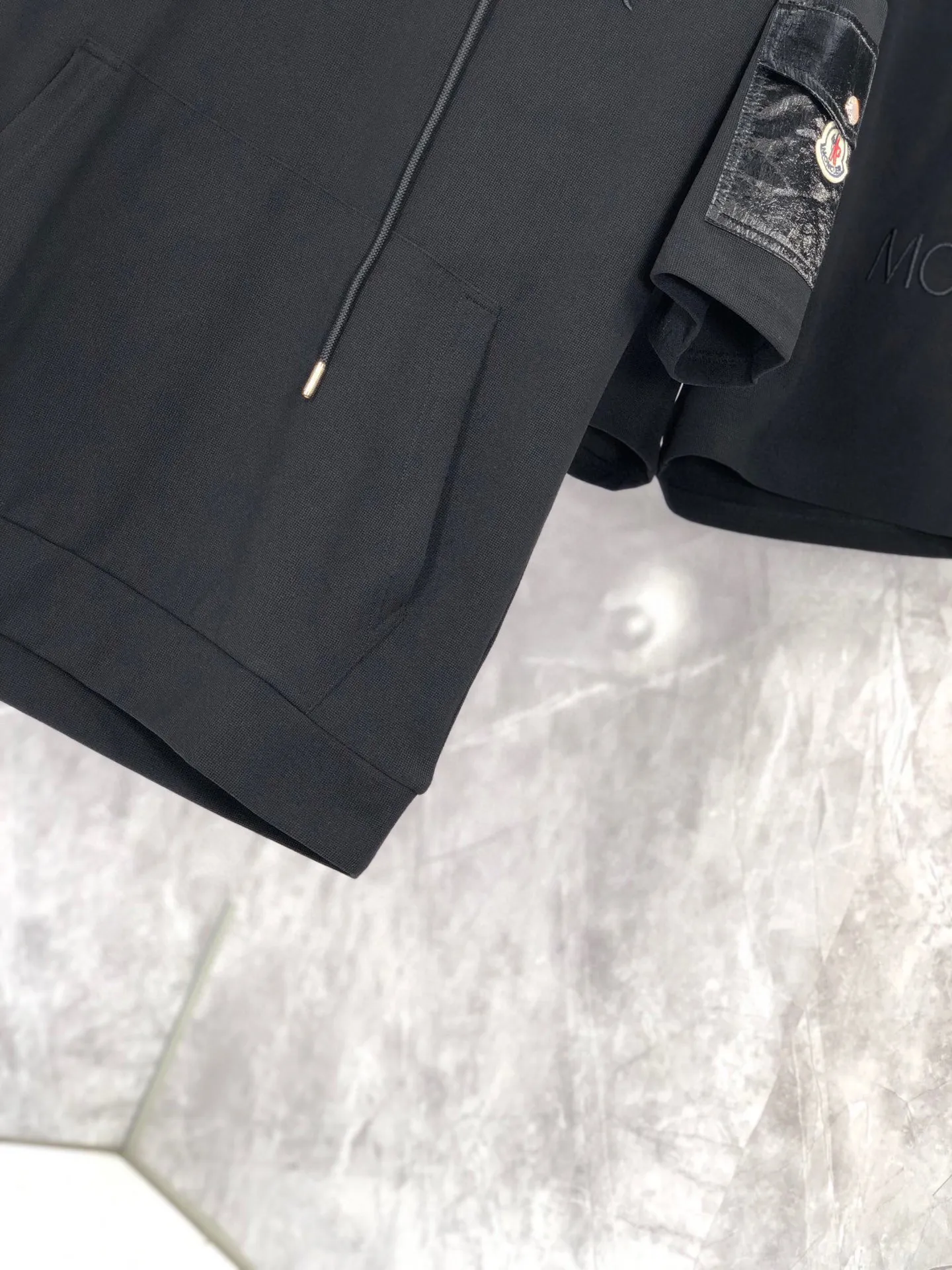 P570 Brand [MONCLER Mouth Covered] 2025 round neck short-sleeved shorts suit. The pure cotton fabric upper body will not be stuffy, the smooth and comfortable skin-friendly effect is more breathable, the fabric has its own texture, classic logo technology, a new interpretation from a unique angle, fashionable and versatile choice! Size: M-3XL (maximum wear: 190 pounds)