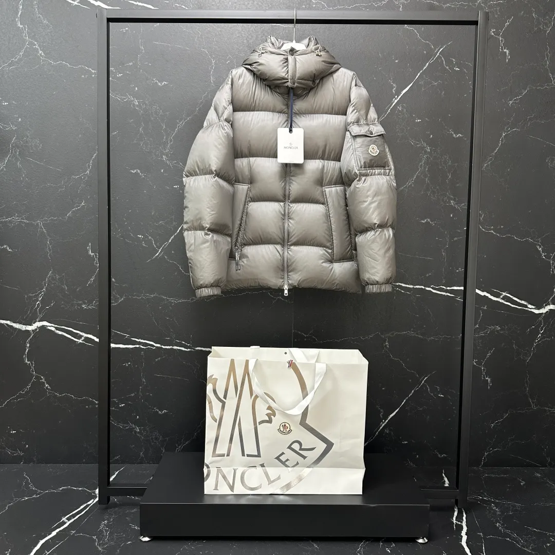 P860 𝑴𝒐𝒏𝒄𝒍𝒆𝒓｜Moncler/Moncler 25𝒔𝒔 Couyere new autumn and winter hooded [removable] light luxury fashion star's same style thickened down jacket for men and women T62# 𝑺𝒊𝒛𝒆：𝟭# 𝟮# 𝟯# 𝟰# 𝟱# Product color: black, silver gray