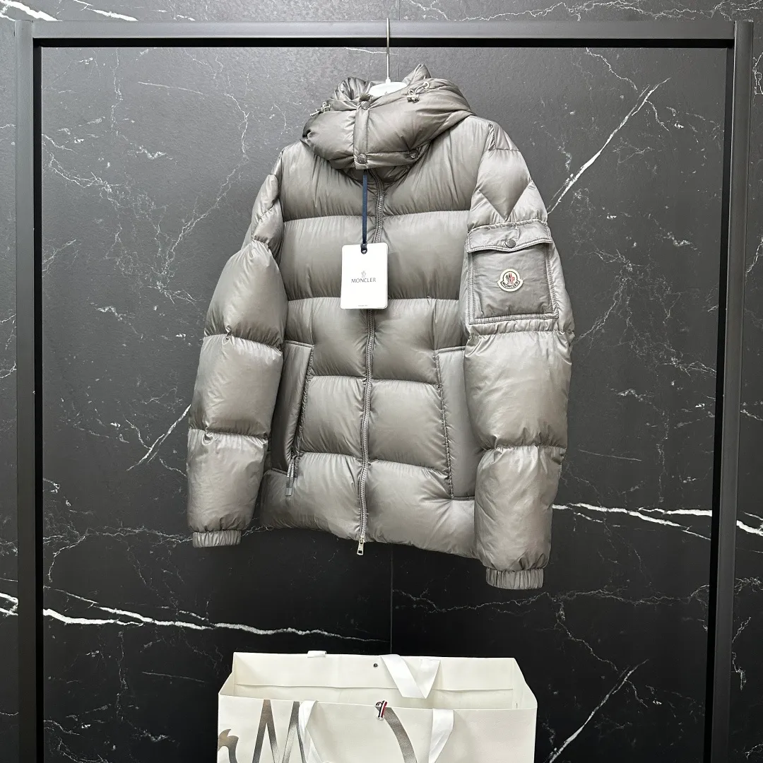 P860 𝑴𝒐𝒏𝒄𝒍𝒆𝒓｜Moncler/Moncler 25𝒔𝒔 Couyere new autumn and winter hooded [removable] light luxury fashion star's same style thickened down jacket for men and women T62# 𝑺𝒊𝒛𝒆：𝟭# 𝟮# 𝟯# 𝟰# 𝟱# Product color: black, silver gray