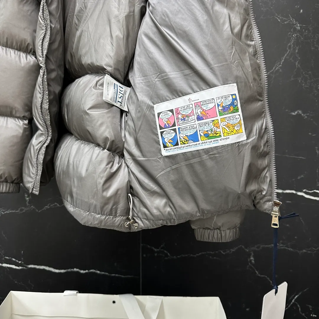 P860 𝑴𝒐𝒏𝒄𝒍𝒆𝒓｜Moncler/Moncler 25𝒔𝒔 Couyere new autumn and winter hooded [removable] light luxury fashion star's same style thickened down jacket for men and women T62# 𝑺𝒊𝒛𝒆：𝟭# 𝟮# 𝟯# 𝟰# 𝟱# Product color: black, silver gray