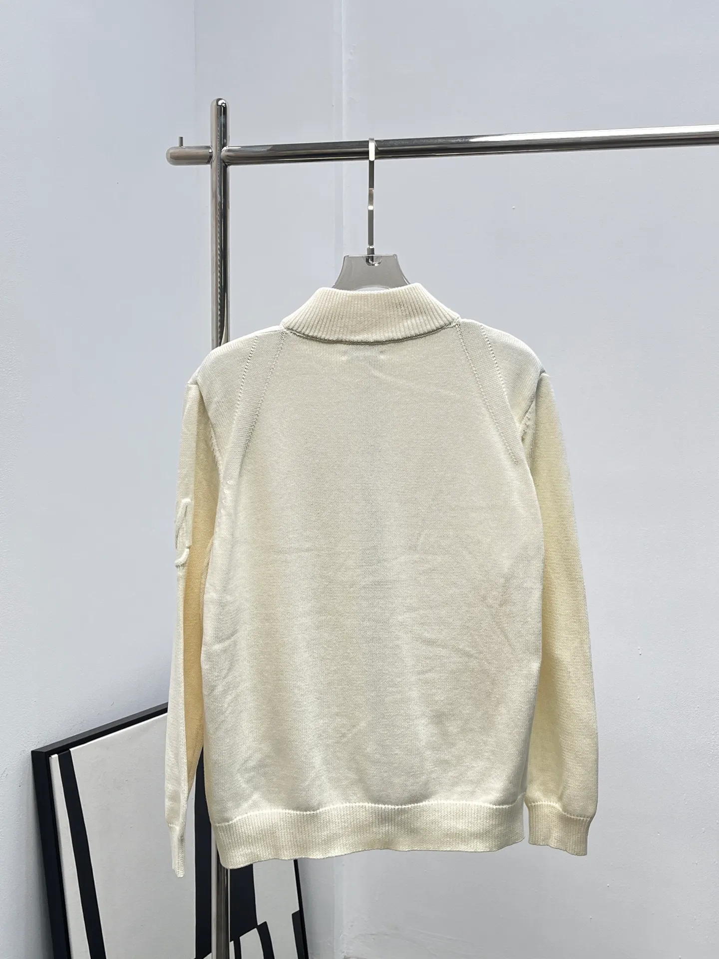 P790 New down jacket Moncler 24th new Cardigan striped stand collar wool splicing down jacket with white details! tripod! Ding’s 2024 new stand collar down jacket is here! ! No matter whether it is autumn or winter coat, a Moncl is really indispensable.