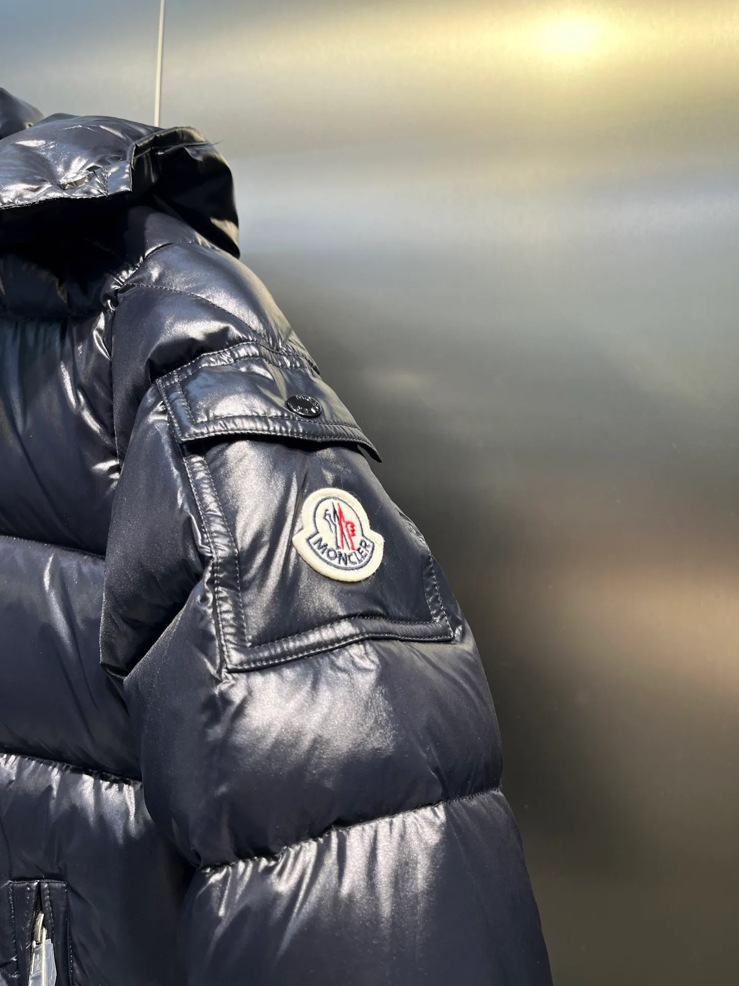 P640 𝗠𝗼𝗻𝗰𝗹𝗲𝗿 /𝗺𝗮𝘆𝗮 Model 026 Children's Maya Down Jacket Children's Maya short down jacket is specially designed to withstand cold winter weather and pays tribute to the mountains with high-performance design. Warm down jacket interprets iconic Moncler design from a child's perspective. 1⃣️The material is made of nylon laque fabric, exclusively customized, stain-resistant, and easier to wipe and clean. 2⃣️Embellished with brand logo, wool felt embroidery label, Behringer embroidery machine with electric embroidery, and imported embroidery thread to ensure that every word is full and three-dimensional. Clear. It can be called the most expensive embroidered label! 3⃣️ New international standard 90 white goose down, imported goose down filling, imported anti-drilling velvet liner cloth that does not run away. 4⃣️The front is decorated with a zipper fly closure, which locks in temperature instantly. The full set of hardware zippers are original and customized, with the M logo.  size：110-160