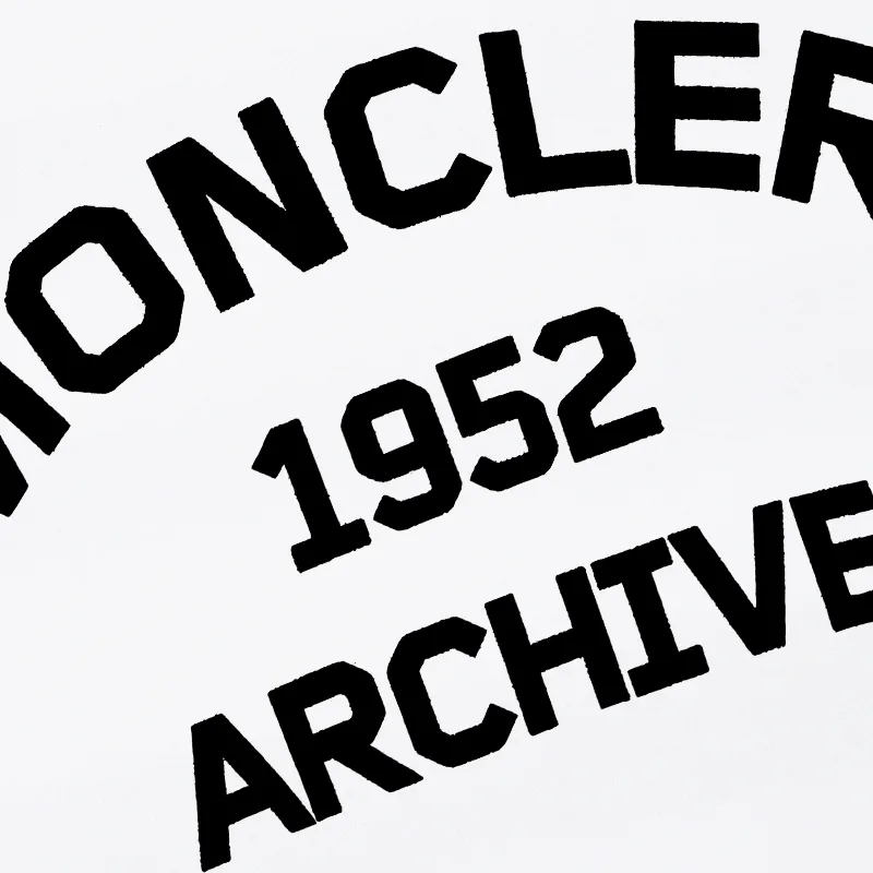 P240 Recommend the most popular Moncler masked 380g printed terry crew neck sweatshirt. Breathable pure cotton fabric. The texture is very soft and comfortable. No shrinkage, no deformation, no pilling). Original customized accessories. Collar label. Wash mark. Hang tag. Packaging (perfect details). Color: White. Black. Size: XS S M L.