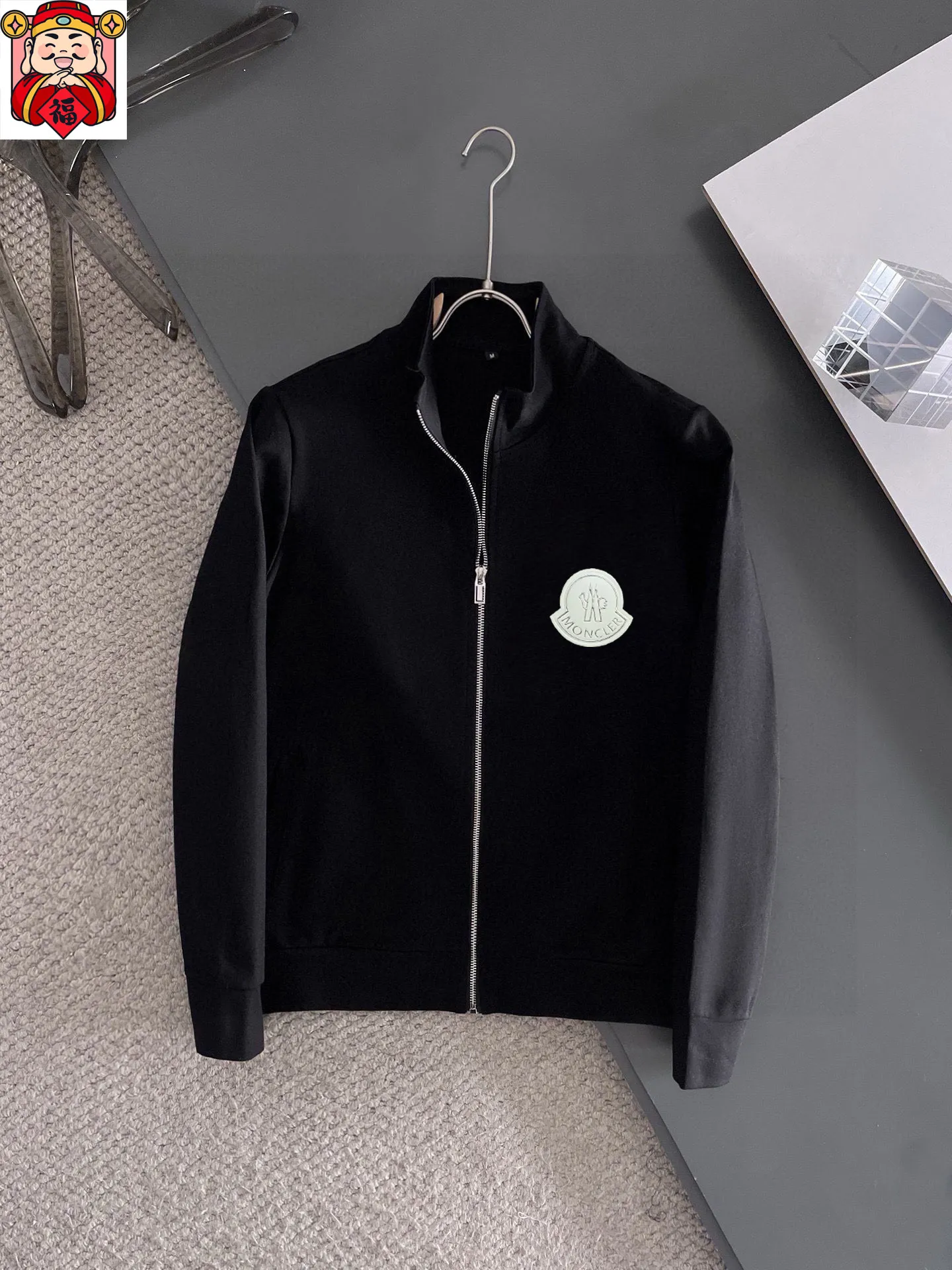 P400 💰【MONCLER】(Gospel for Fatty) hot-selling suit is coming. Focus on the original version of the official website. 2025 new hot-selling cardigan and sweatshirt suit. The original order is the best. 🇭🇰The meticulous work of top designers. Just for a fitting and perfect upper body effect. All-natural high-quality Roman cotton 100%, close-fitting comfort, noble and elegant! Original hardware embodies elegance and nobility! Counter size: M-5XL (maximum wear up to 220 pounds)