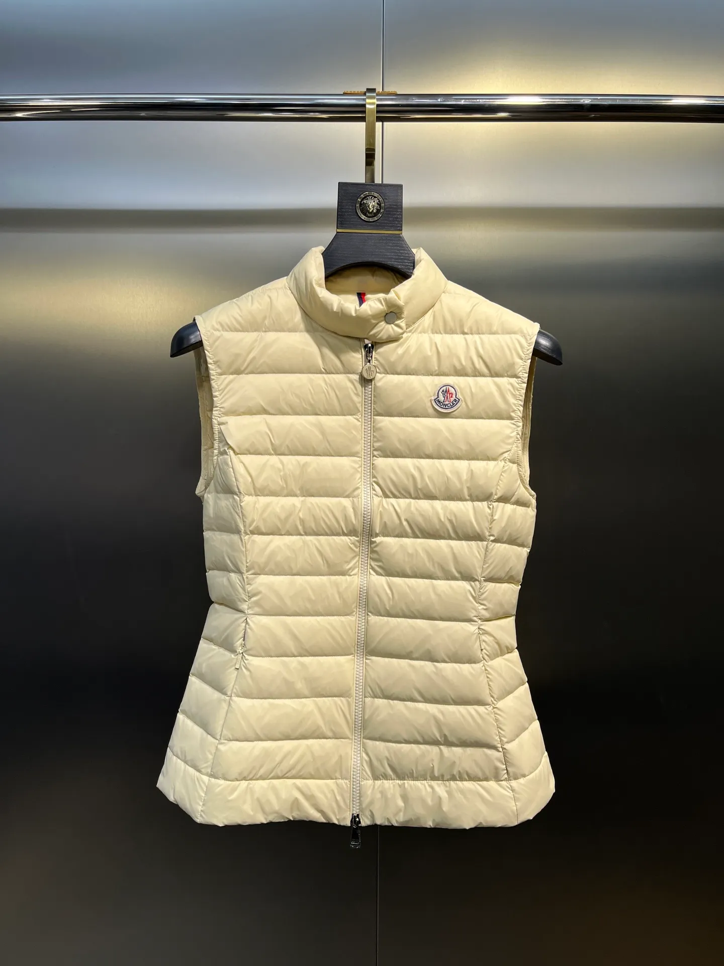 P580 Moncler25 new product Igens women's down vest, versatile and easy to match. Same style for men and women, original customized national standard 90 white duck down filling! Color: black white pink code number: 1234