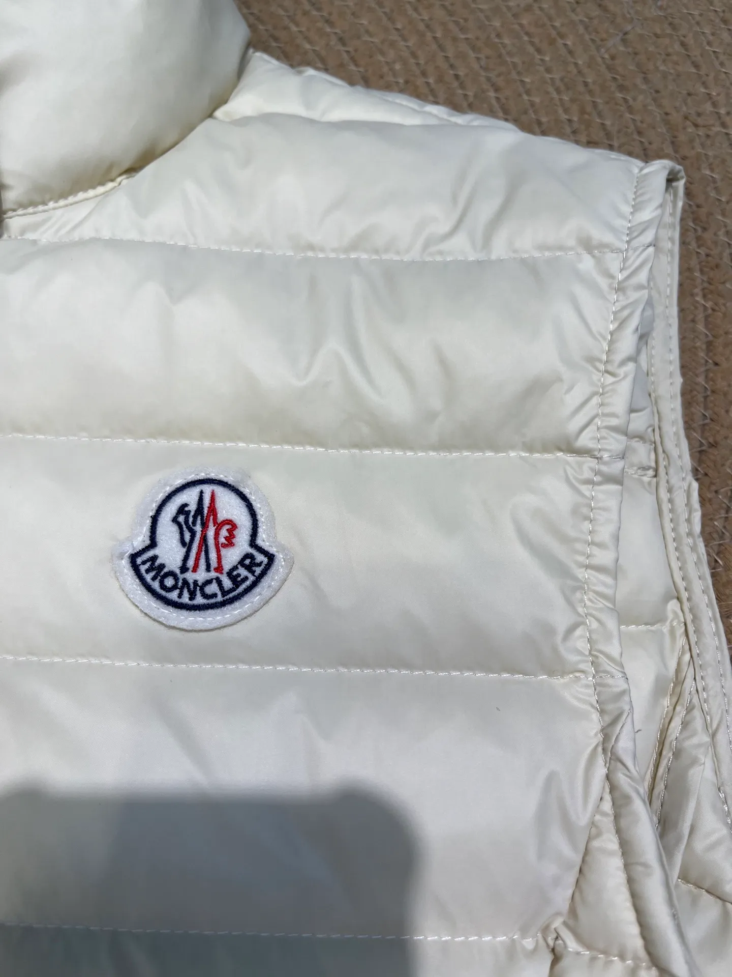 P580 Moncler25 new product Igens women's down vest, versatile and easy to match. Same style for men and women, original customized national standard 90 white duck down filling! Color: black white pink code number: 1234