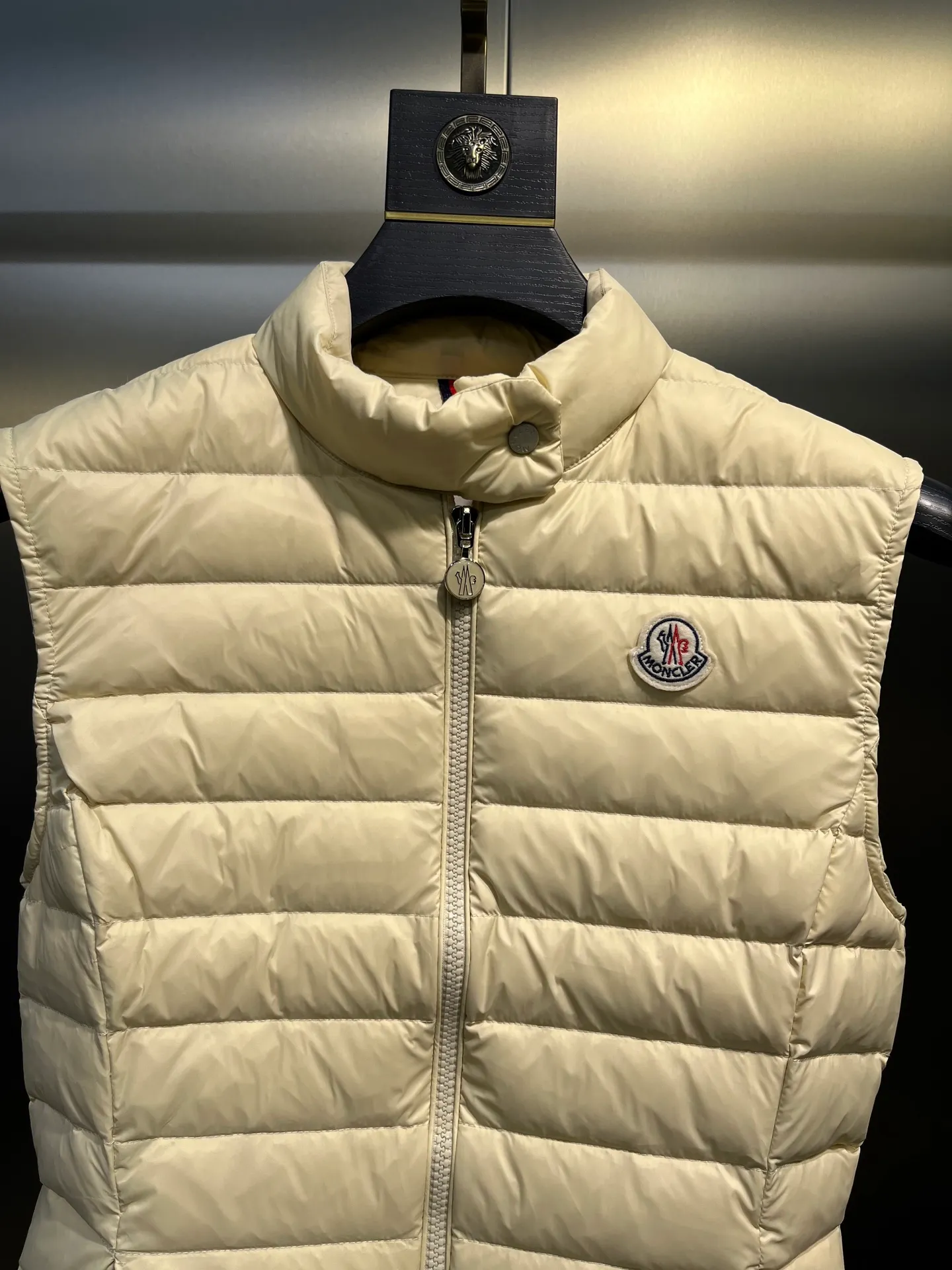 P580 Moncler25 new product Igens women's down vest, versatile and easy to match. Same style for men and women, original customized national standard 90 white duck down filling! Color: black white pink code number: 1234