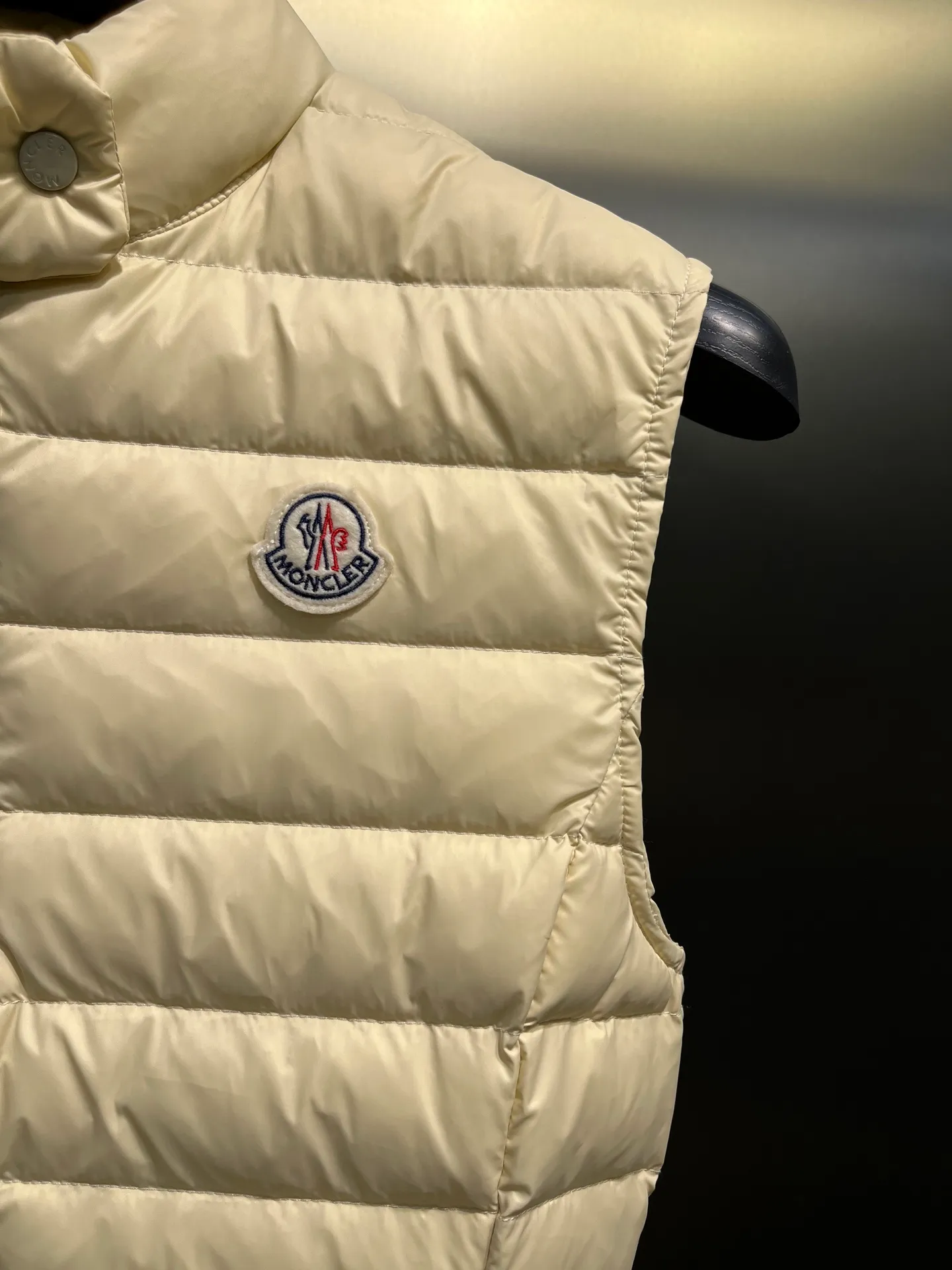 P580 Moncler25 new product Igens women's down vest, versatile and easy to match. Same style for men and women, original customized national standard 90 white duck down filling! Color: black white pink code number: 1234