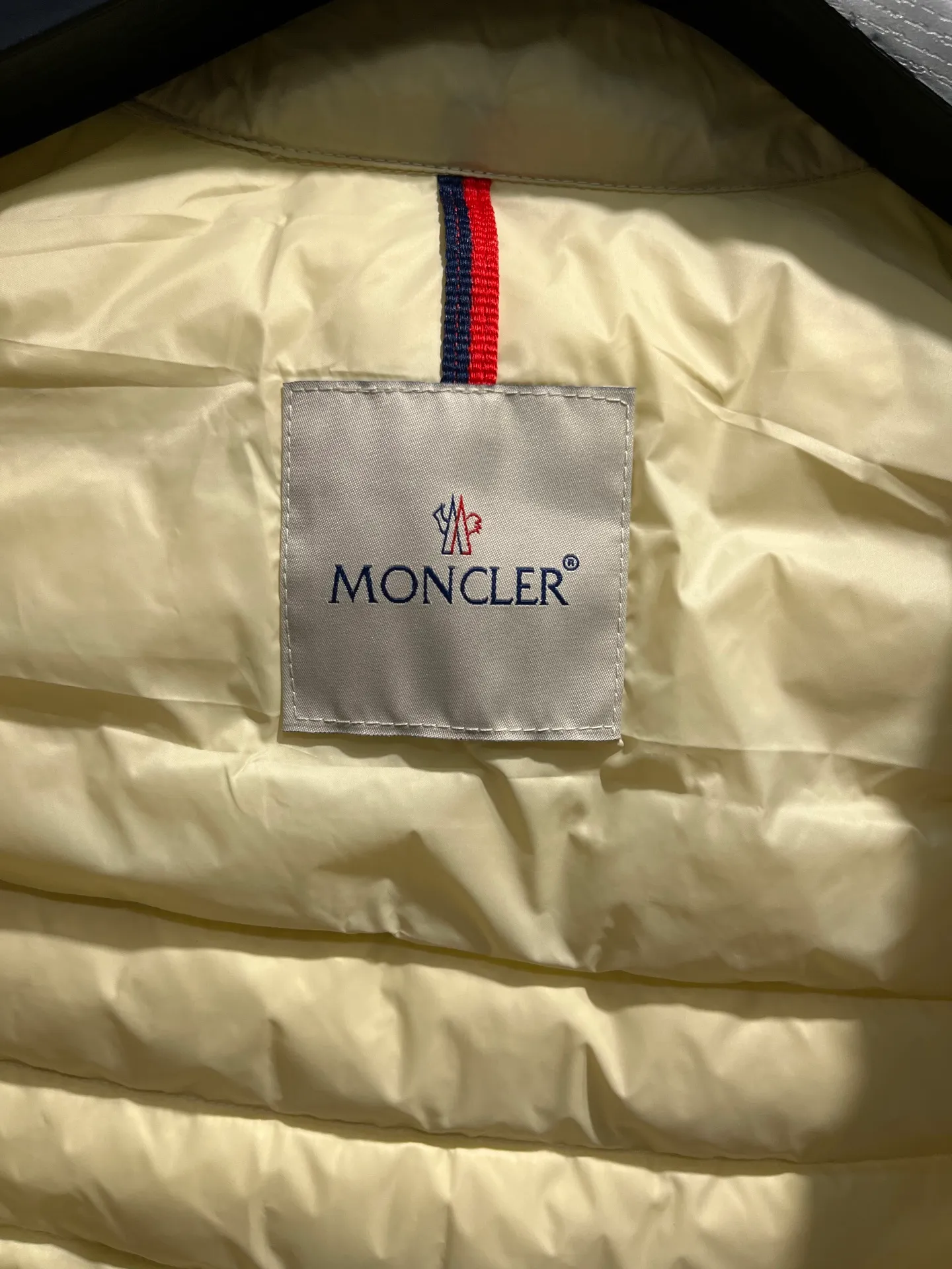P580 Moncler25 new product Igens women's down vest, versatile and easy to match. Same style for men and women, original customized national standard 90 white duck down filling! Color: black white pink code number: 1234