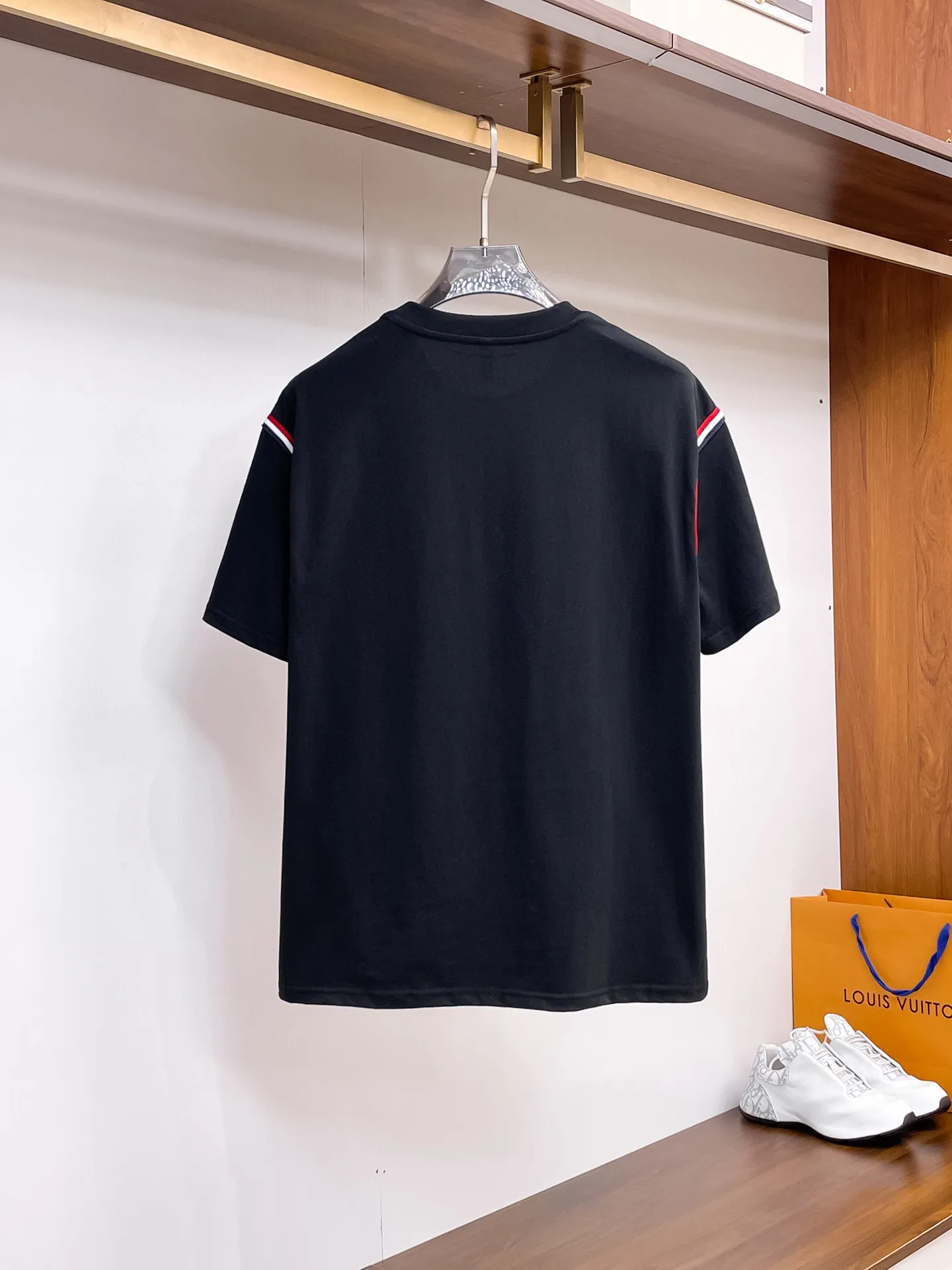 P560 Brand [MONCLER Mouth Covered] 2025 round neck short-sleeved shorts suit. The pure cotton fabric upper body will not be stuffy, the smooth and comfortable skin-friendly effect is more breathable, the fabric has its own texture, classic logo technology, a new interpretation from a unique angle, the first choice for fashion and versatility! Size: M-3XL (maximum wear: 190 pounds)