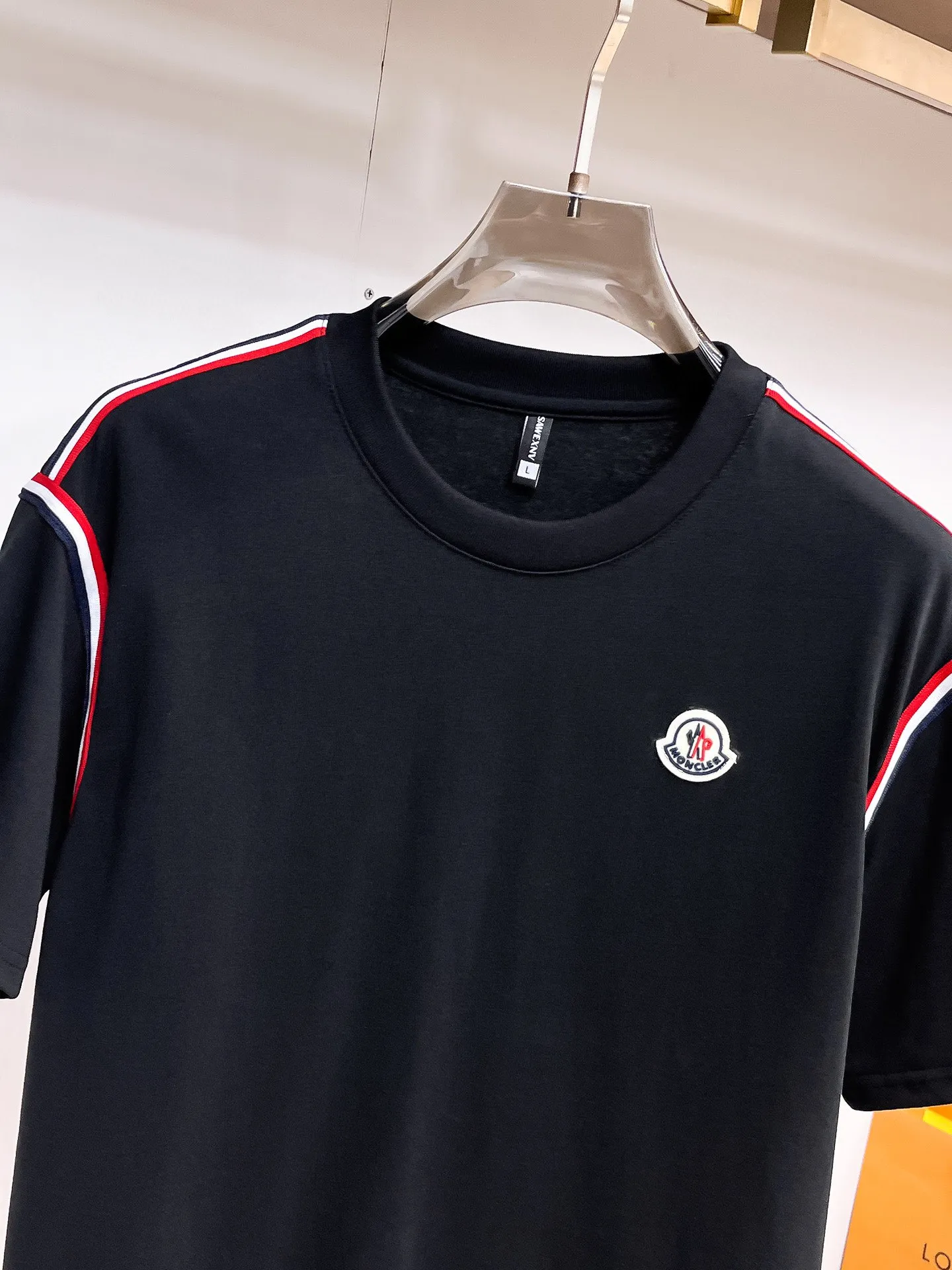P560 Brand [MONCLER Mouth Covered] 2025 round neck short-sleeved shorts suit. The pure cotton fabric upper body will not be stuffy, the smooth and comfortable skin-friendly effect is more breathable, the fabric has its own texture, classic logo technology, a new interpretation from a unique angle, the first choice for fashion and versatility! Size: M-3XL (maximum wear: 190 pounds)