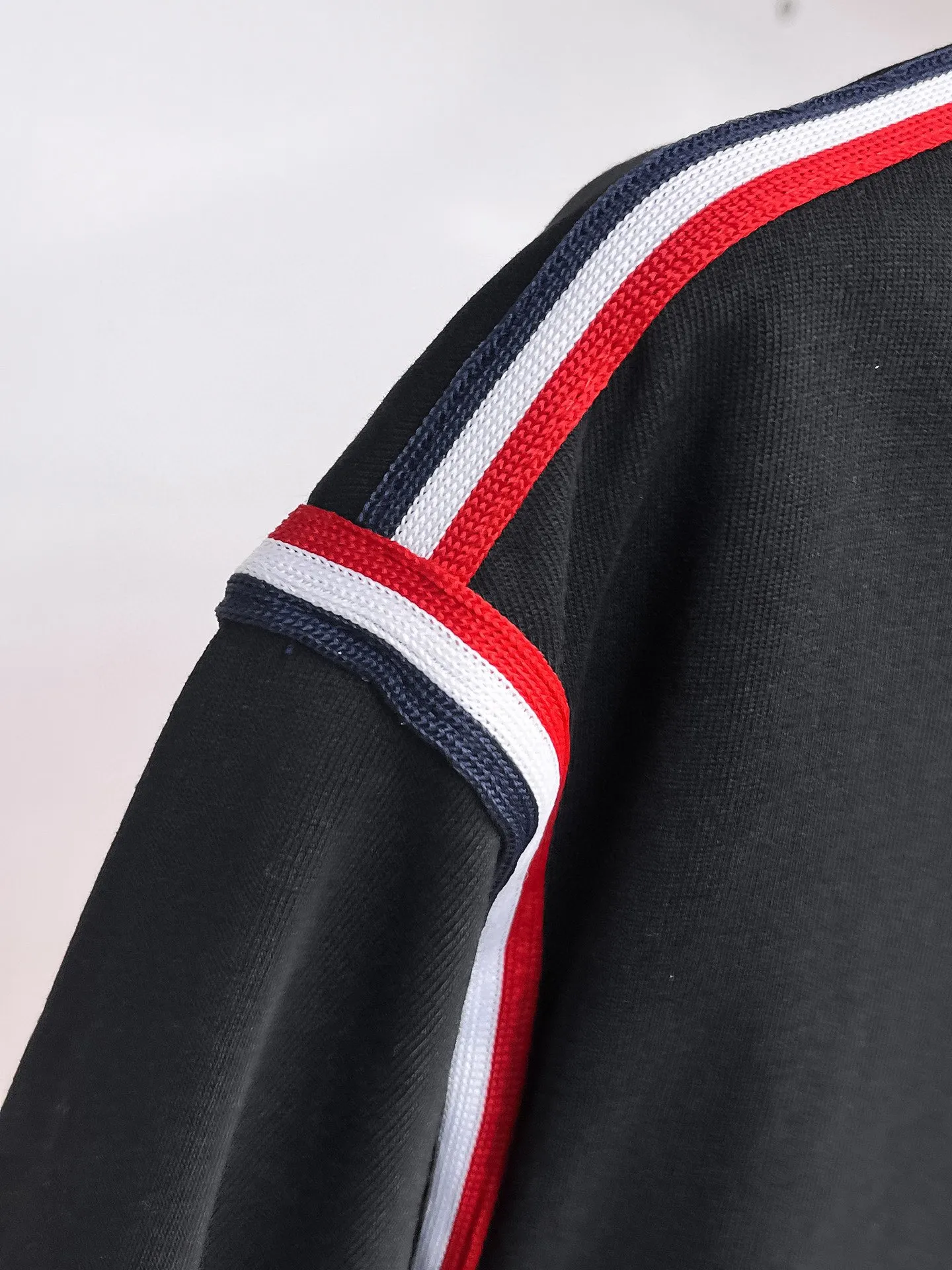 P560 Brand [MONCLER Mouth Covered] 2025 round neck short-sleeved shorts suit. The pure cotton fabric upper body will not be stuffy, the smooth and comfortable skin-friendly effect is more breathable, the fabric has its own texture, classic logo technology, a new interpretation from a unique angle, the first choice for fashion and versatility! Size: M-3XL (maximum wear: 190 pounds)