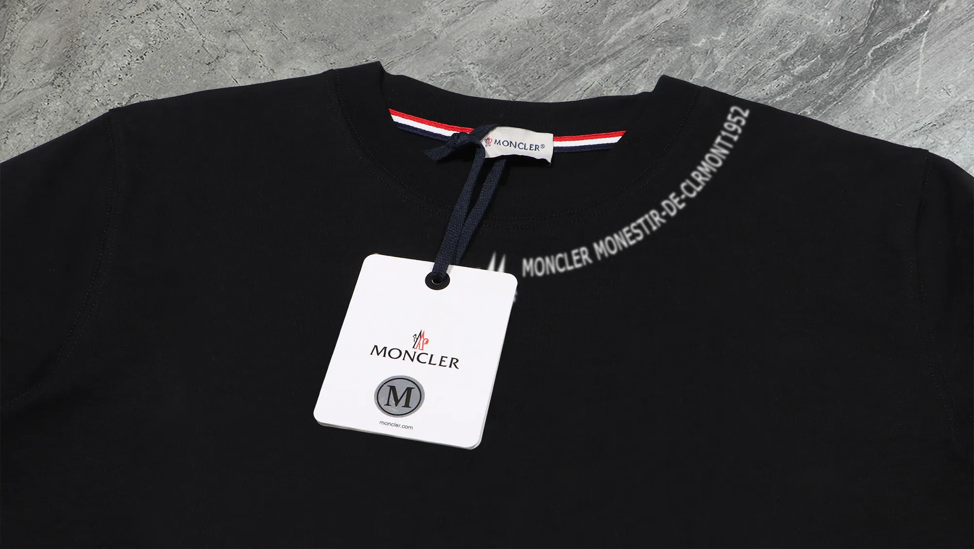 P210 High-version sweatshirt) [Long-term stock] 〖𝐌𝐎𝐍𝐂𝐋𝐄𝐑~Mask〗 Made of 440g heavy-weight fabric. It is different from the market currency. It can be matched with any variety and is properly handsome. 😎The whole dress is made of double waistcoats. The double waistcoats make the whole dress more three-dimensional. Not ordinary factories can do such fine work. 2025 Spring runway version of the T stage, on sale at the counter, round neck terry sweatshirt, high-end double-strand pure cotton, custom-made stretch ribs, dyed in the same vat, complete with three standards, matched with exquisite embroidered LOGO on the chest, simple and advanced, same style for men and women. Color: black, apricot, white, size: S M L XL 2XL