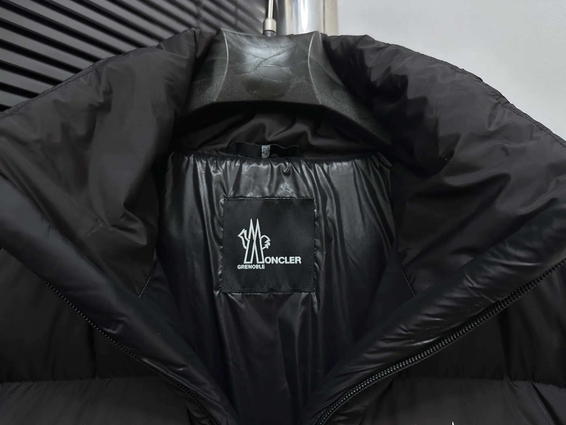 P1000 [moncler] Mengkou 2025 Autumn and Winter New Style🆕 Down Jacket Original custom-made hardware accessories are all imported and original customization Welcome to compare Absolutely high quality Super soft Filled with fluffy and full feathers Super heavy-duty Fabric with excellent workmanship👍Perfect version Note⚠The fabric is super comfortable Exclusive model Non-market goods Same style for men and women Size: 1 2 3 4 5