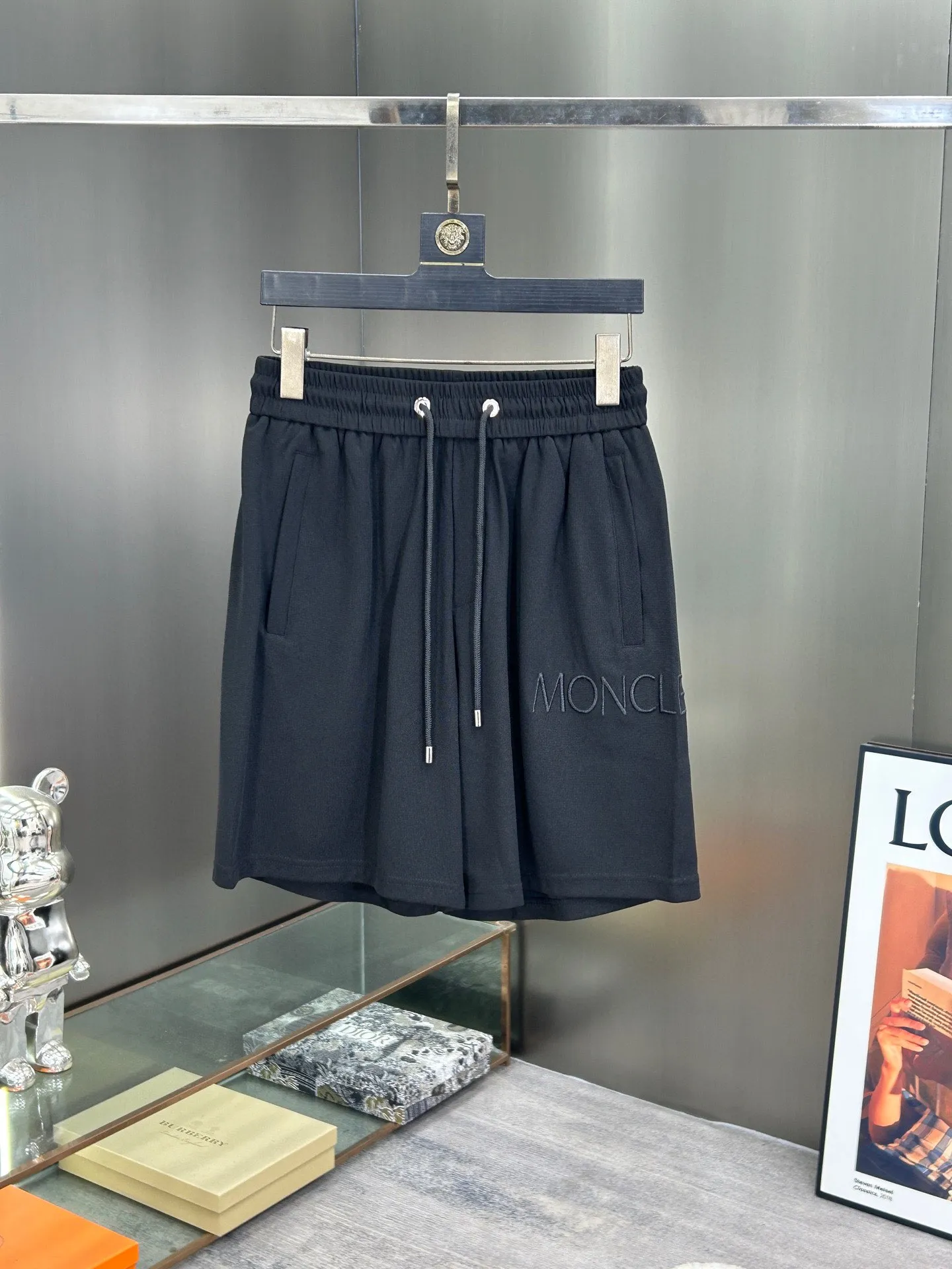 P560 Brand [MONCLER Mouth Covered] 2025 round neck short-sleeved shorts suit. The pure cotton fabric upper body will not be stuffy, the smooth and comfortable skin-friendly effect is more breathable, the fabric has its own texture, classic logo technology, a new interpretation from a unique angle, the first choice for fashion and versatility! Size: M-3XL (maximum wear: 190 pounds)